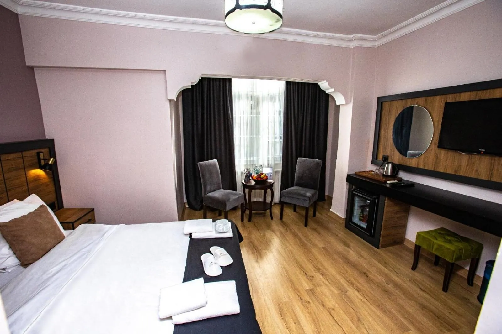 TV/Entertainment Center in Comfort Hotel Taksim