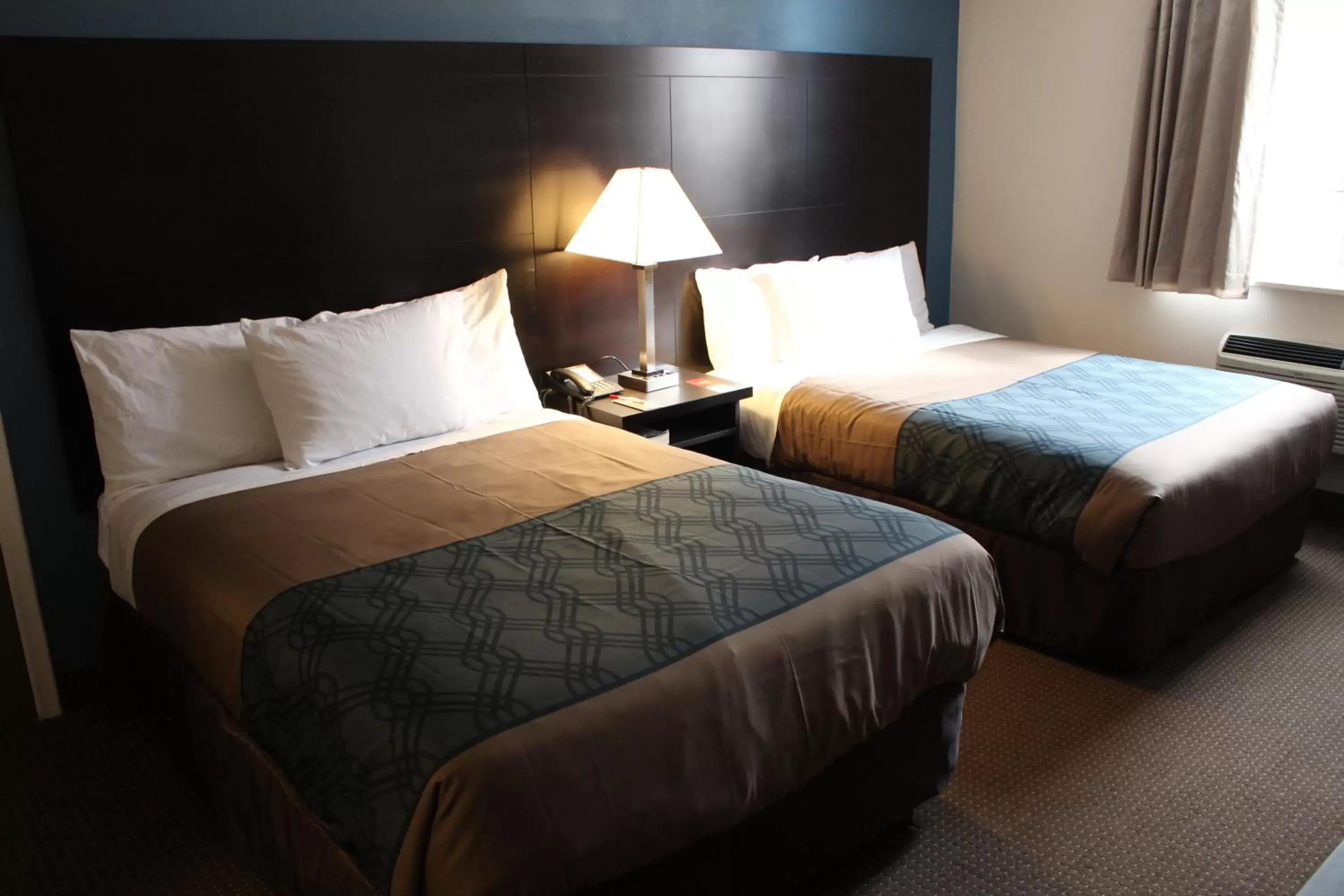 Double Room with Two Double Beds - Non-Smoking in Econo Lodge Double Room with Two Double Beds - Non-Smoking in Econo Lodge