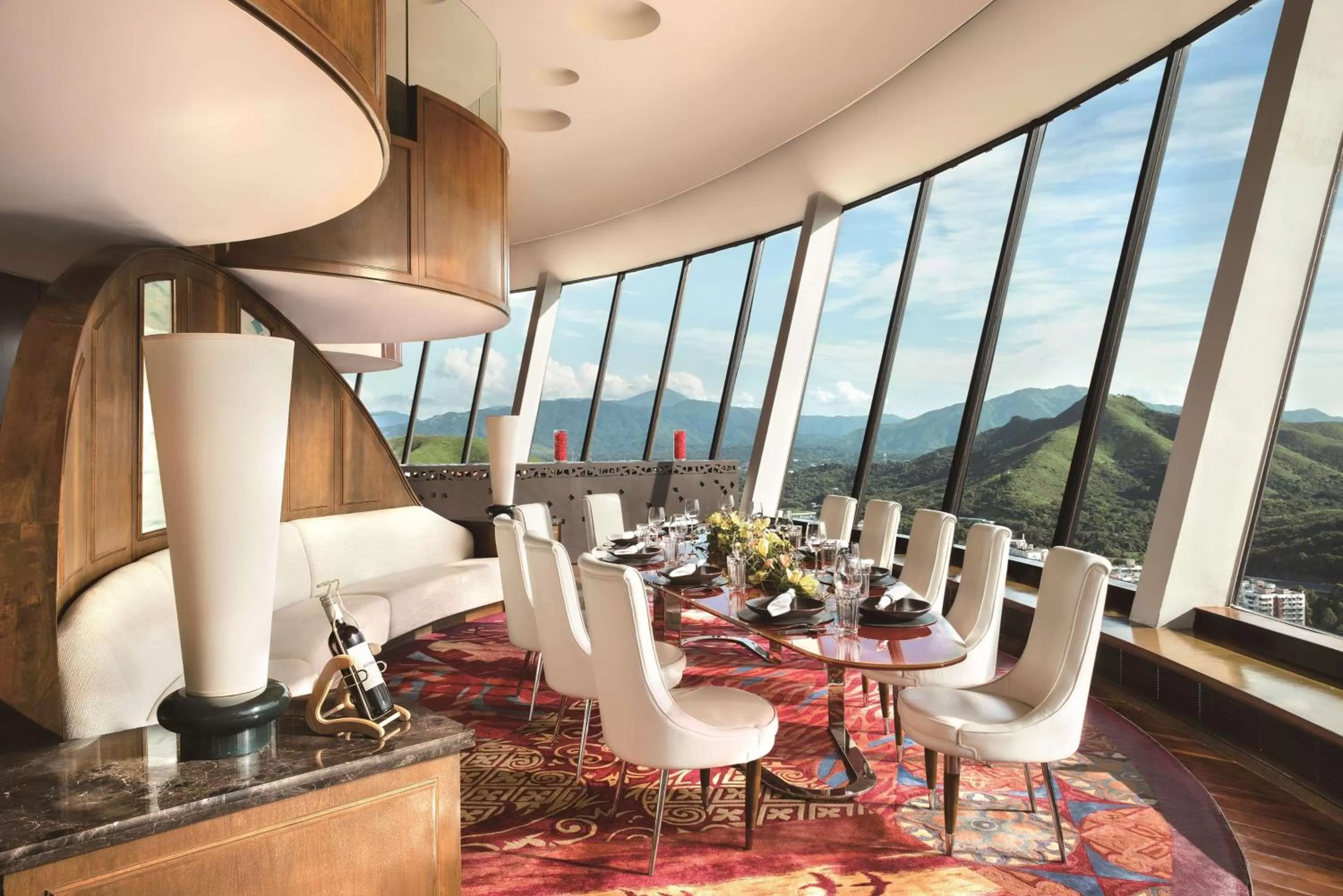 Lounge or bar in Shangri-La Shenzhen