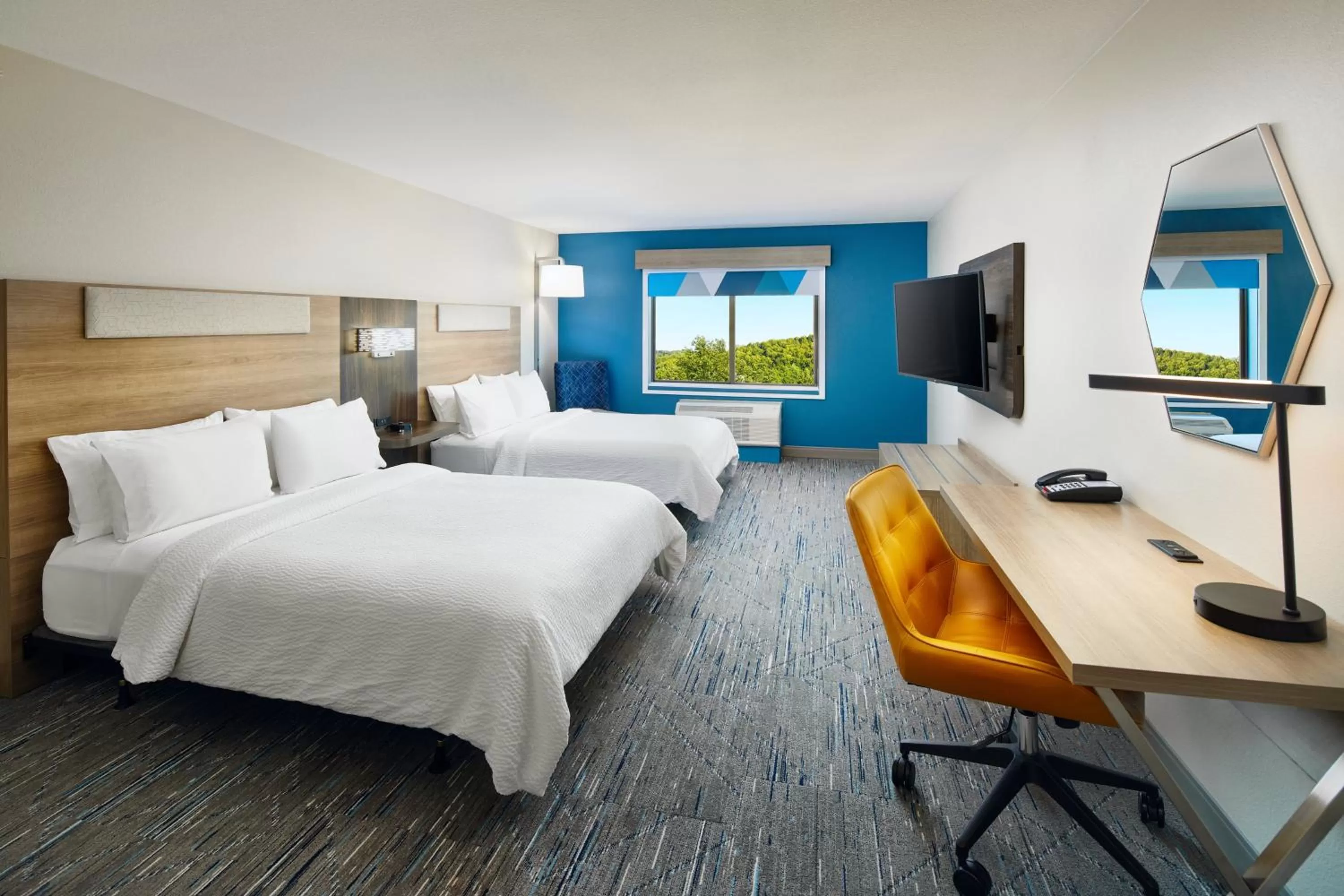 Photo of the whole room, Bed in Holiday Inn Express & Suites Bridgeport by IHG