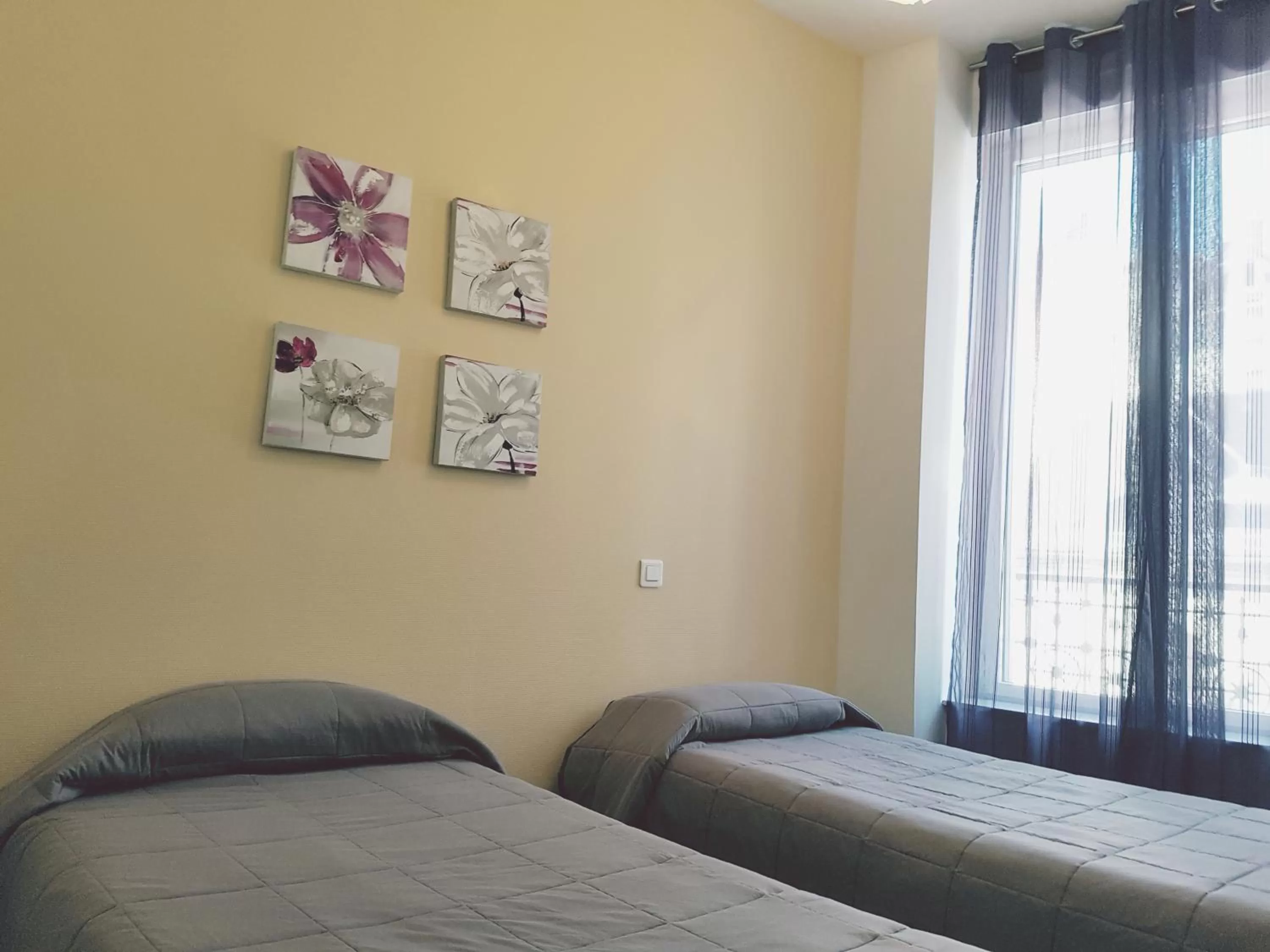 Bed in Logis Hôtel Restaurant du Midi - Rodez Centre