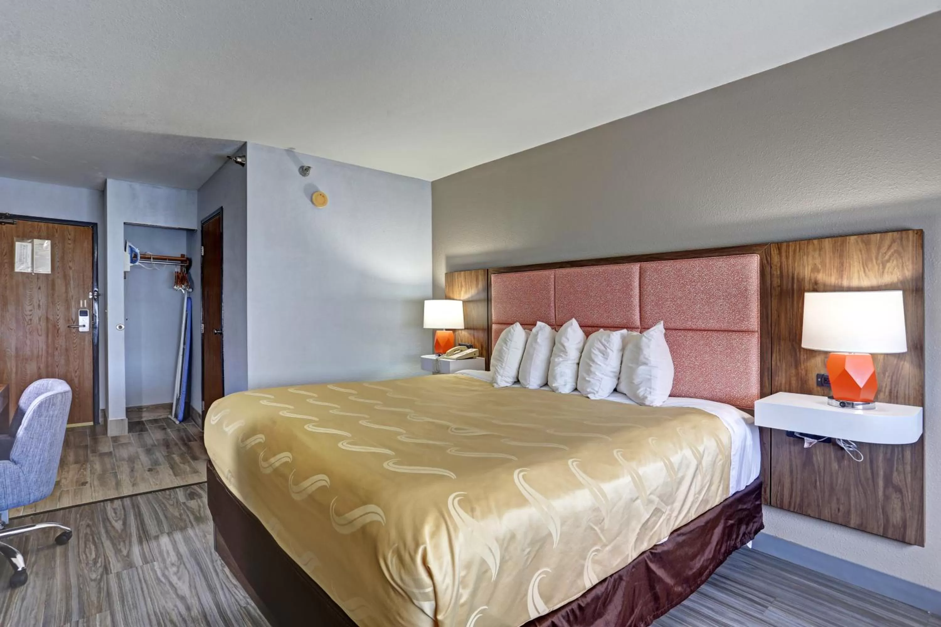 Bedroom, Bed in Quality Inn Pierre-Fort Pierre