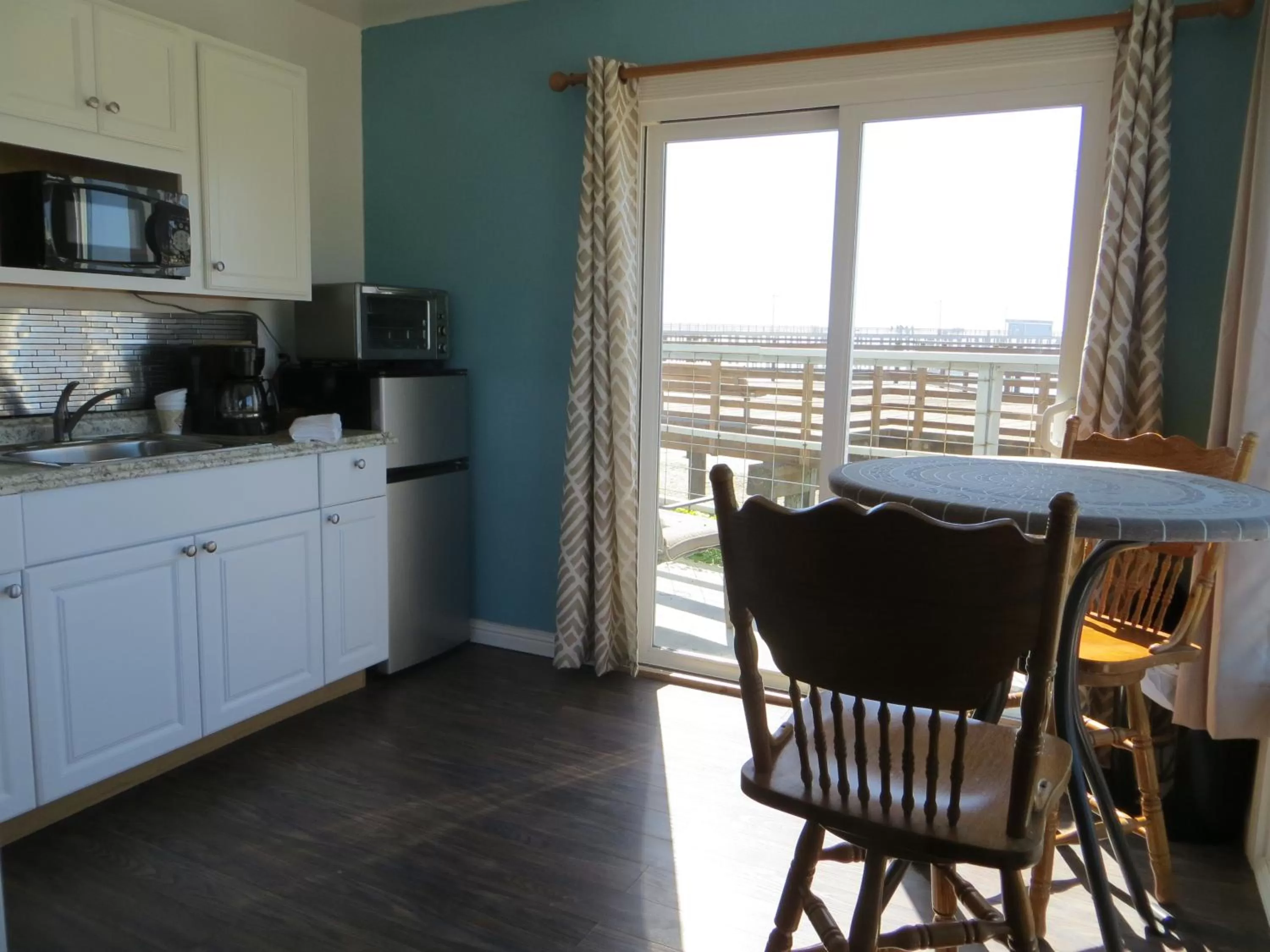 Day in Dolphin Cove Motel