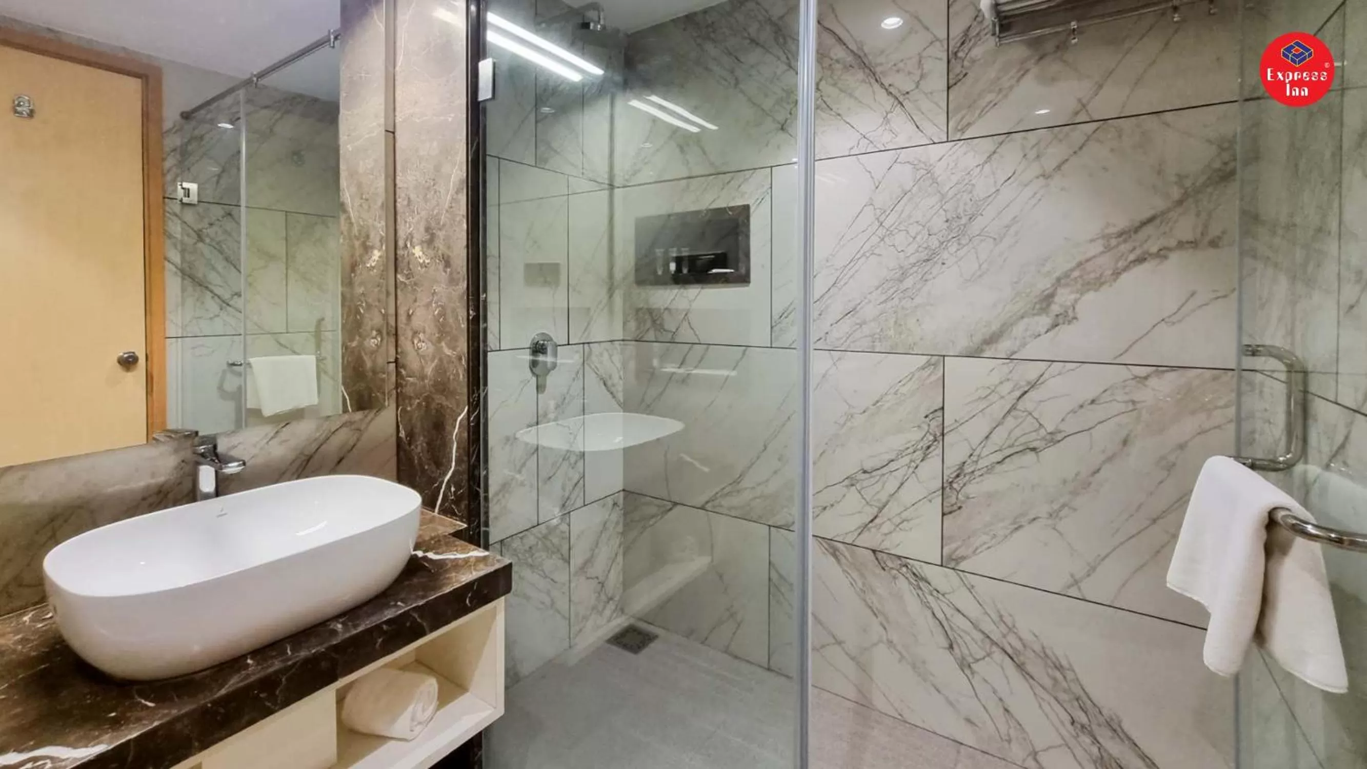 Shower in Express Inn The Business Luxury Hotel