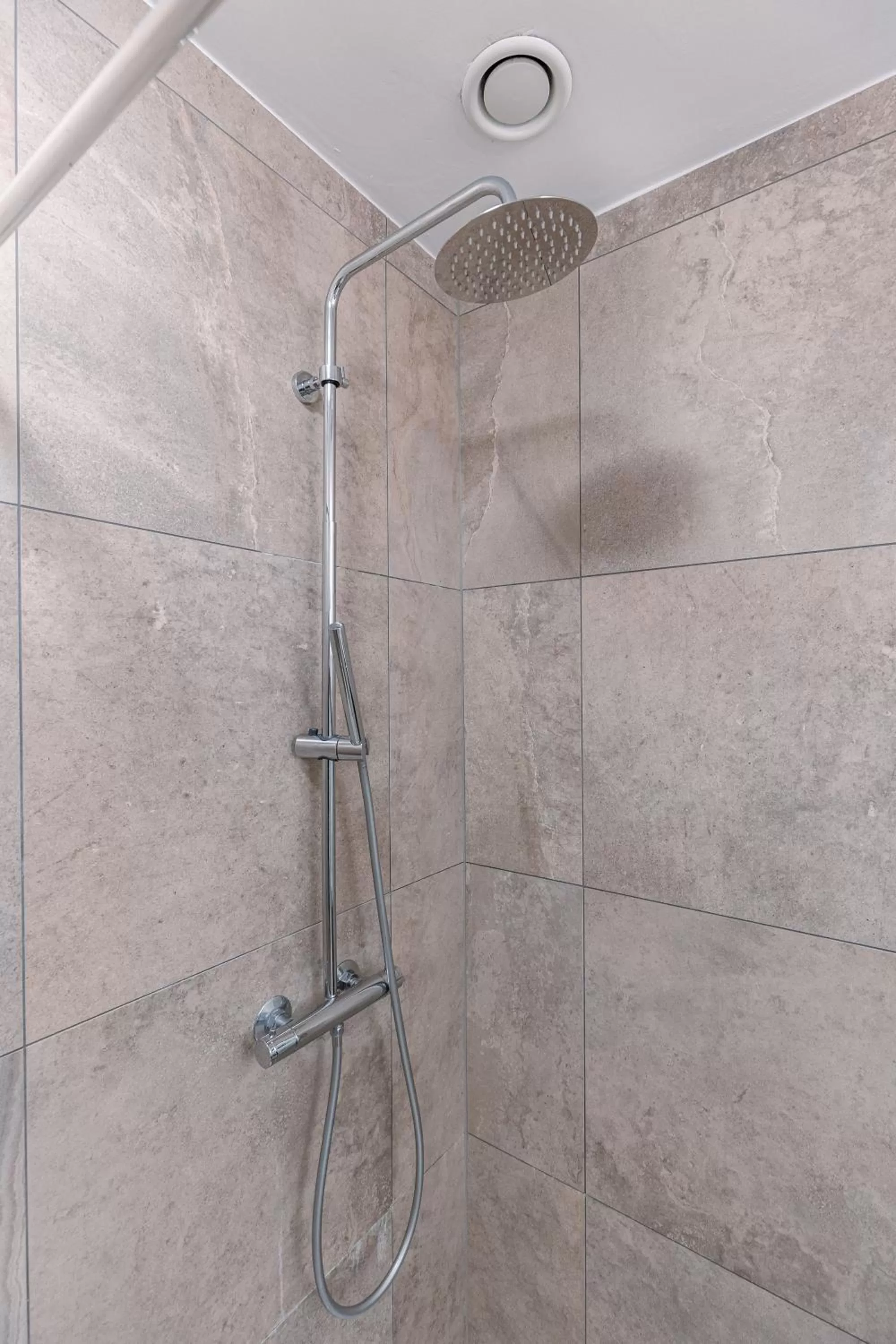 Shower, Bathroom in Whaaw Westende-bad