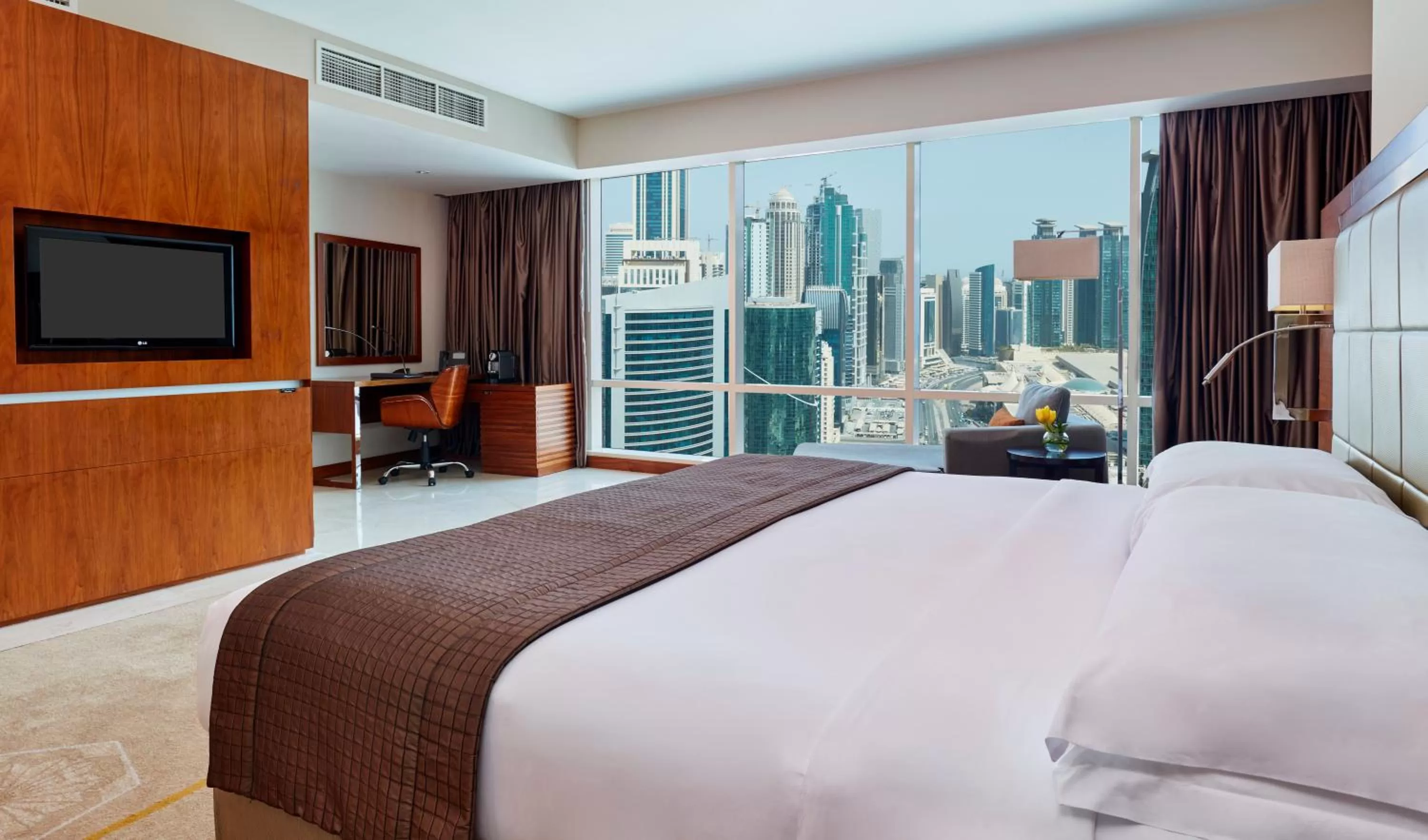 Photo of the whole room, Bed in InterContinental Doha The City by IHG