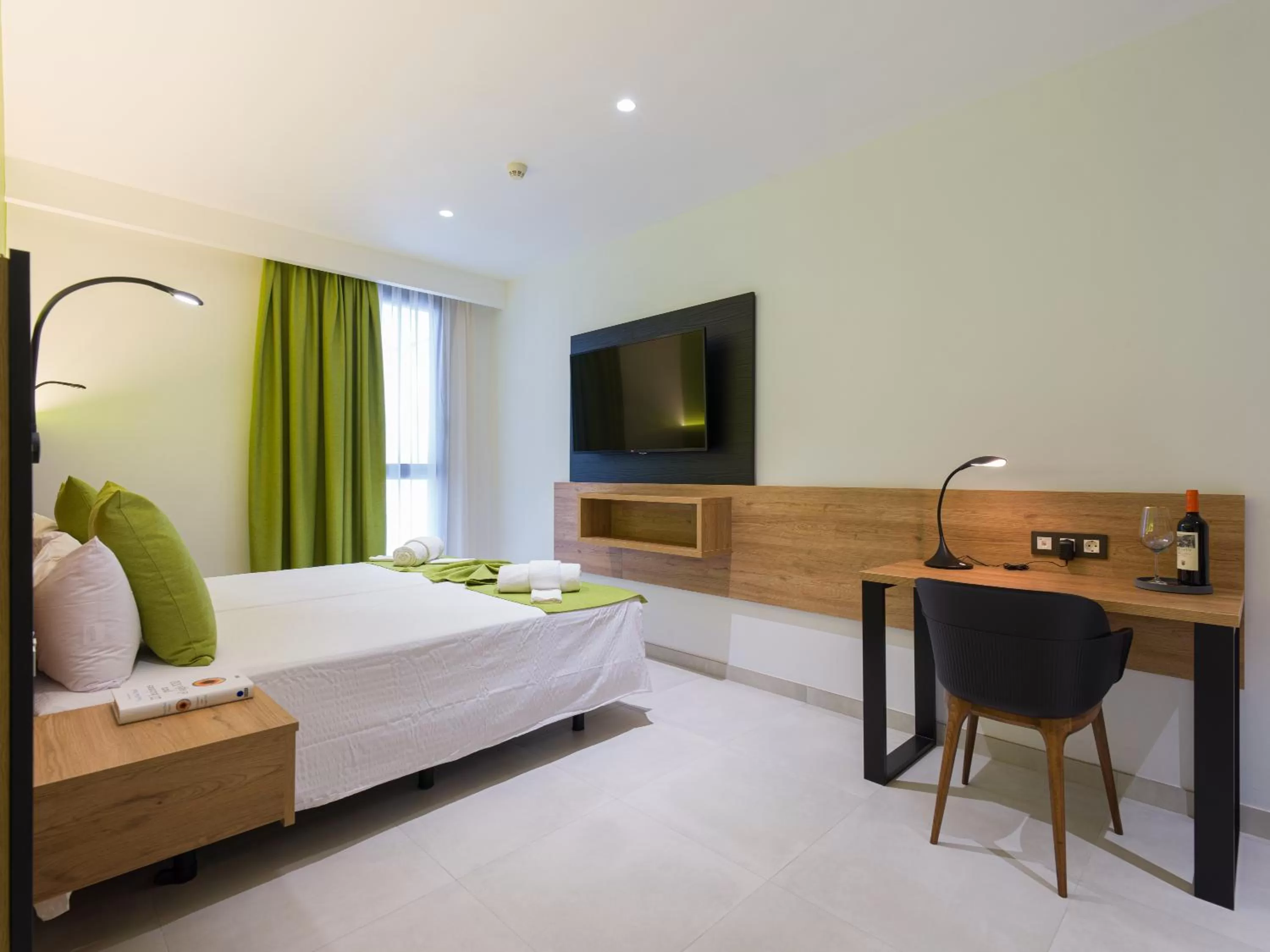 TV and multimedia, Bed in Hotel MG Poniente
