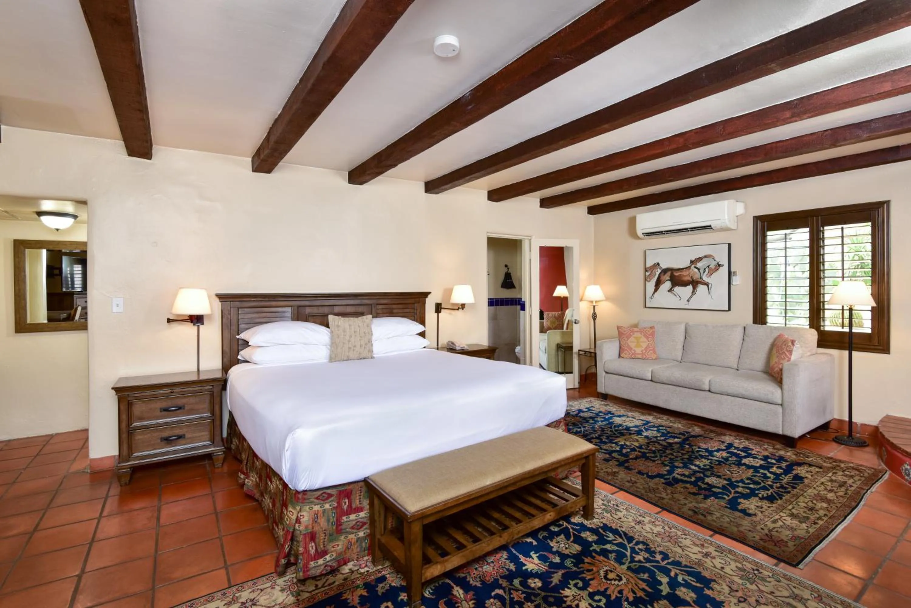 Seating area, Bed in Lodge On The Desert