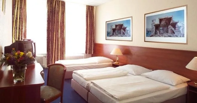 Day, Bed in Hotel Terminus am Hauptbahnhof & ZOB