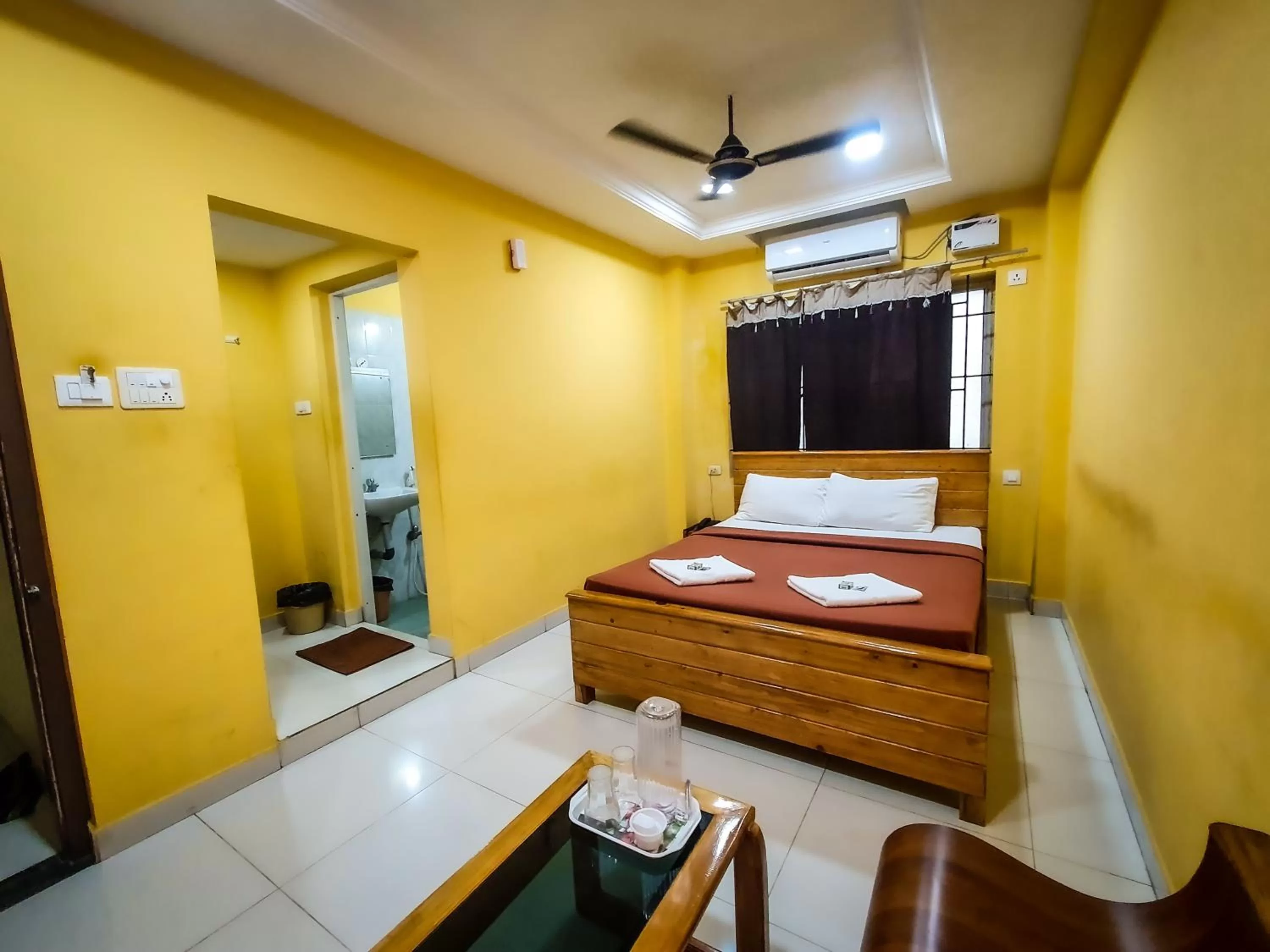 Bedroom, Bathroom in Le Hotel Host