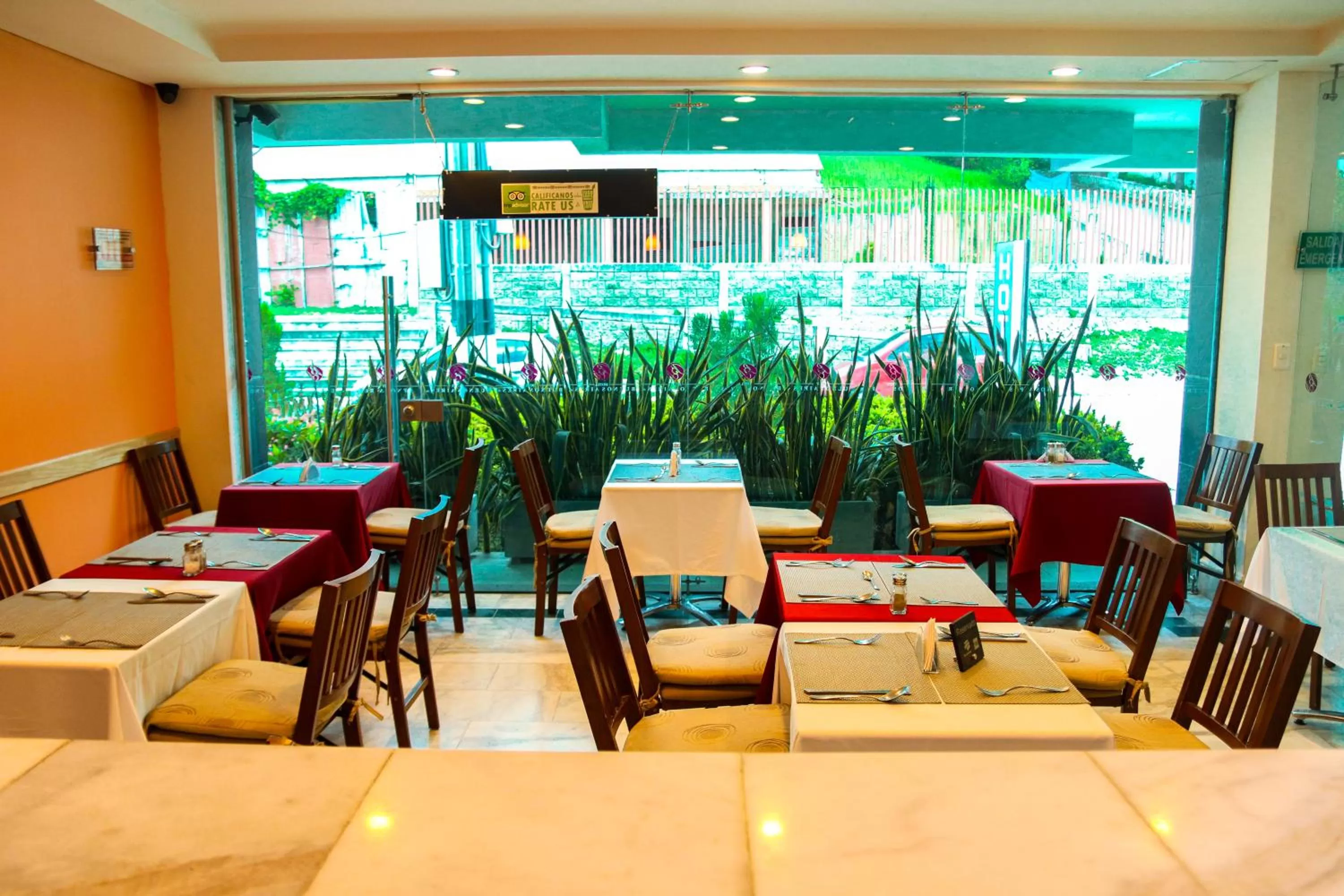 Restaurant/places to eat in Hotel Buenos Aires