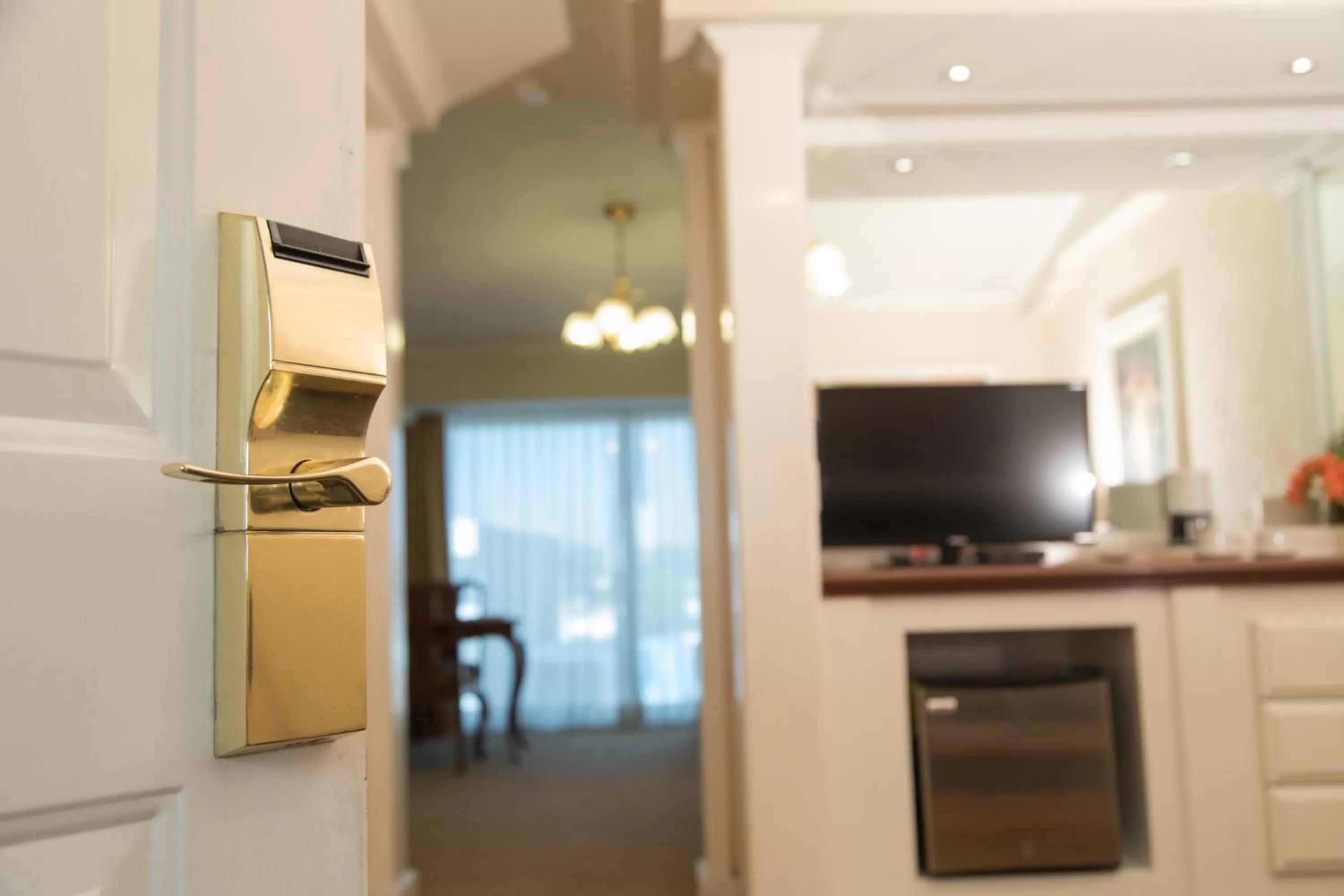 TV and multimedia in Country Plaza