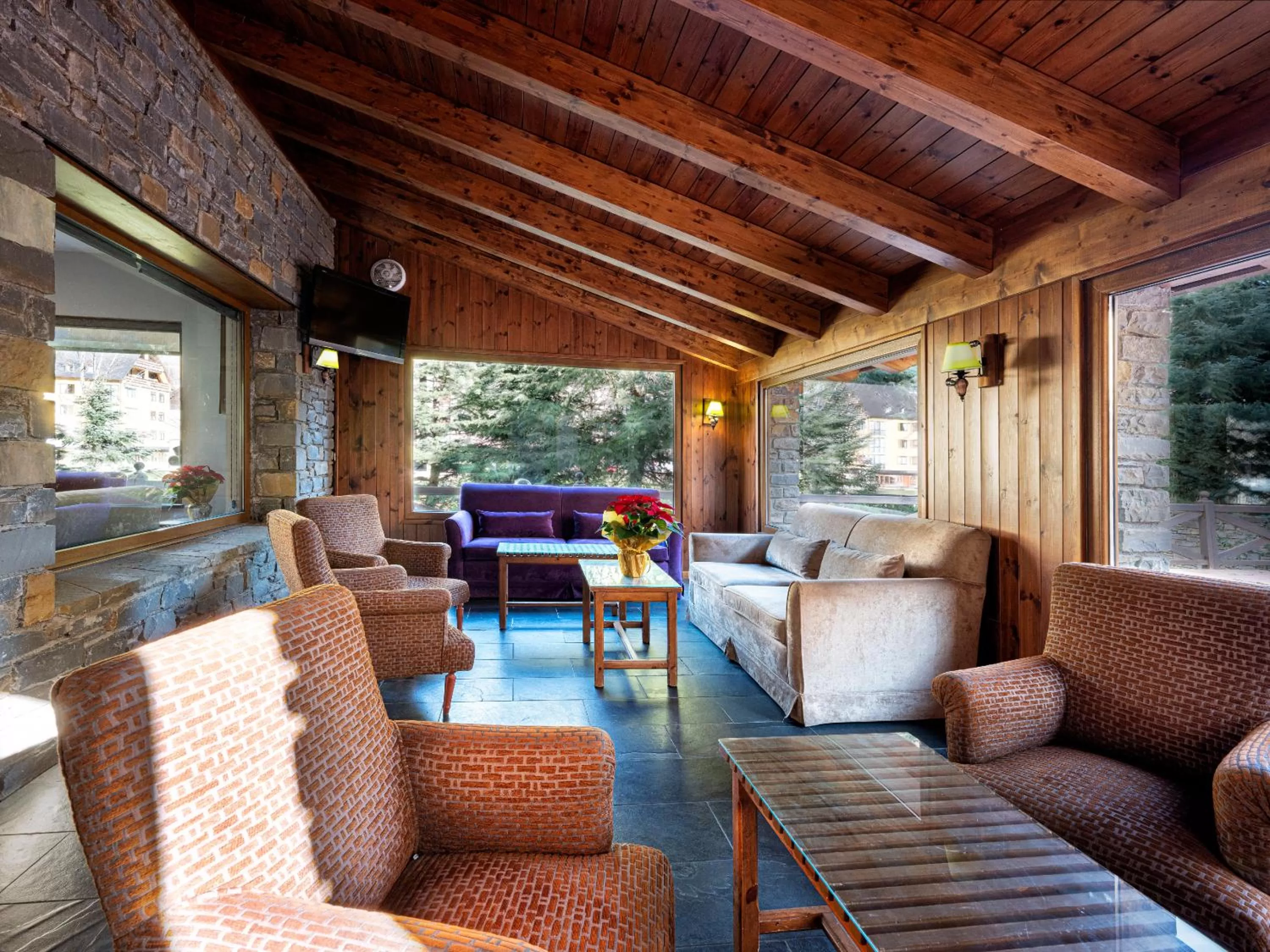 Lounge or bar in Hotel Vielha Val d'Aran, Affiliated by Meliá