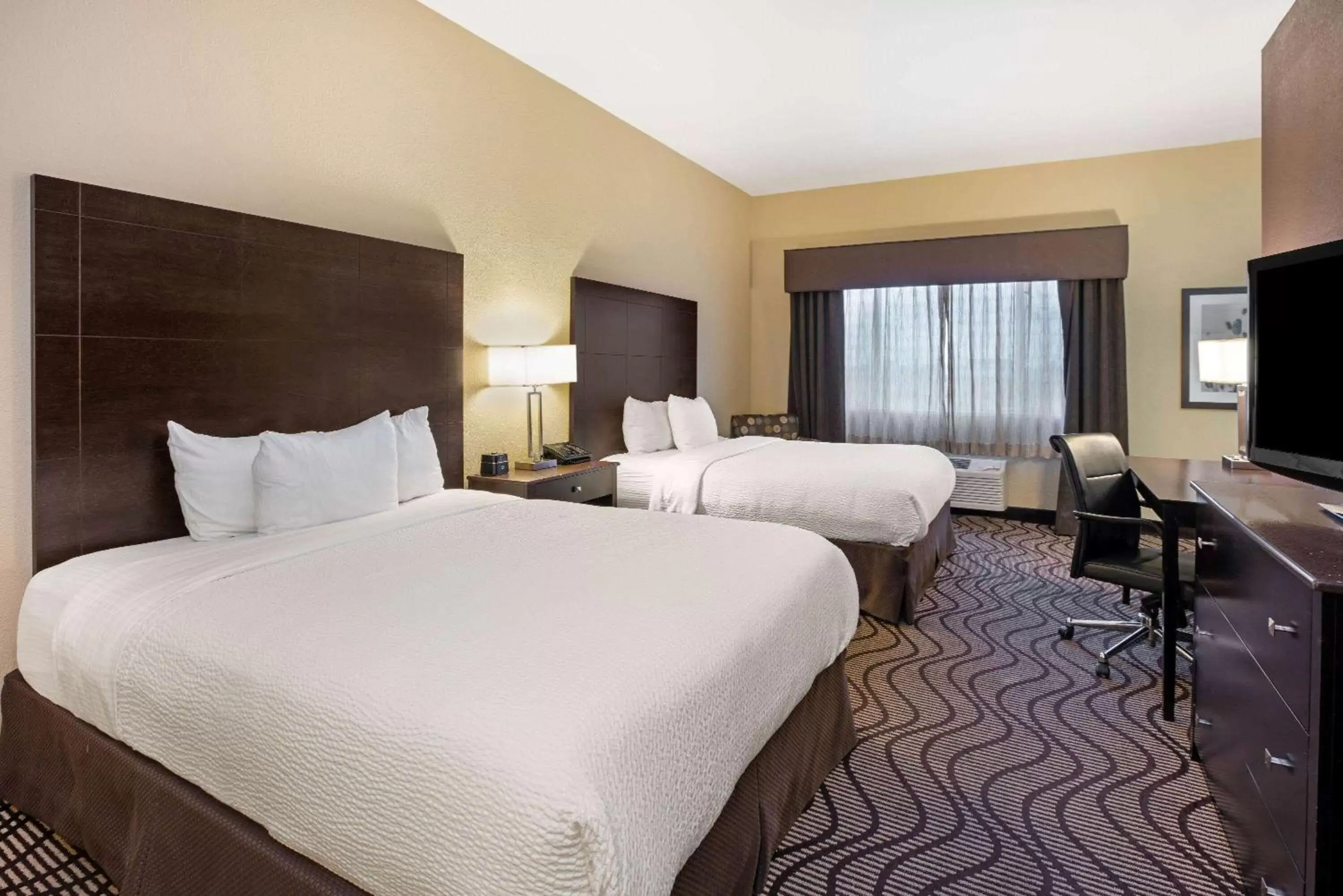 Deluxe Queen Room with Two Queen Beds - Mobility Access/Non-Smoking in La Quinta by Wyndham Meridian / Boise West Deluxe Queen Room with Two Queen Beds - Mobility Access/Non-Smoking in La Quinta by Wyndham Meridian / Boise West