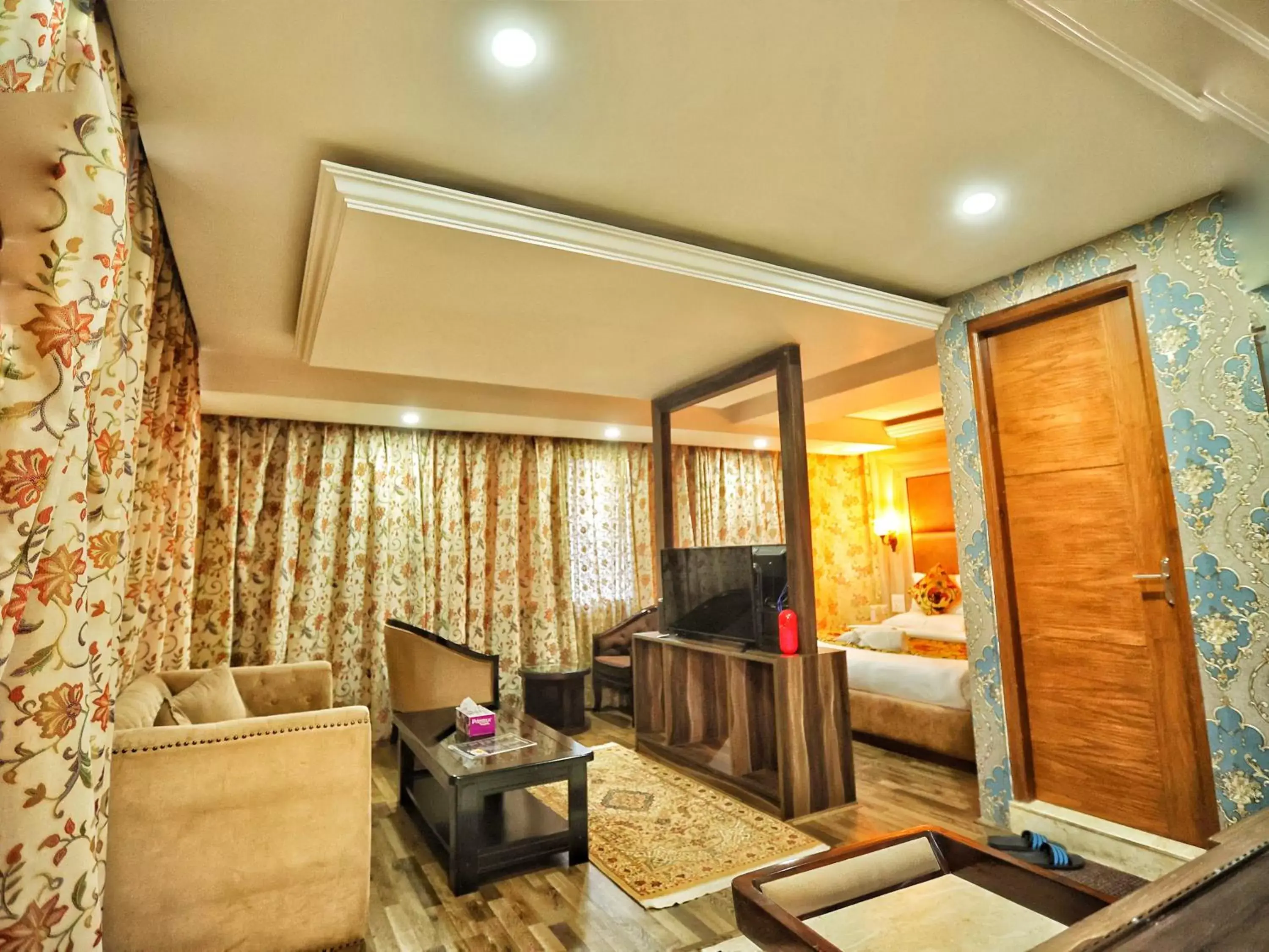 Suite with Mountain View in Hotel The Montreal Suite with Mountain View in Hotel The Montreal