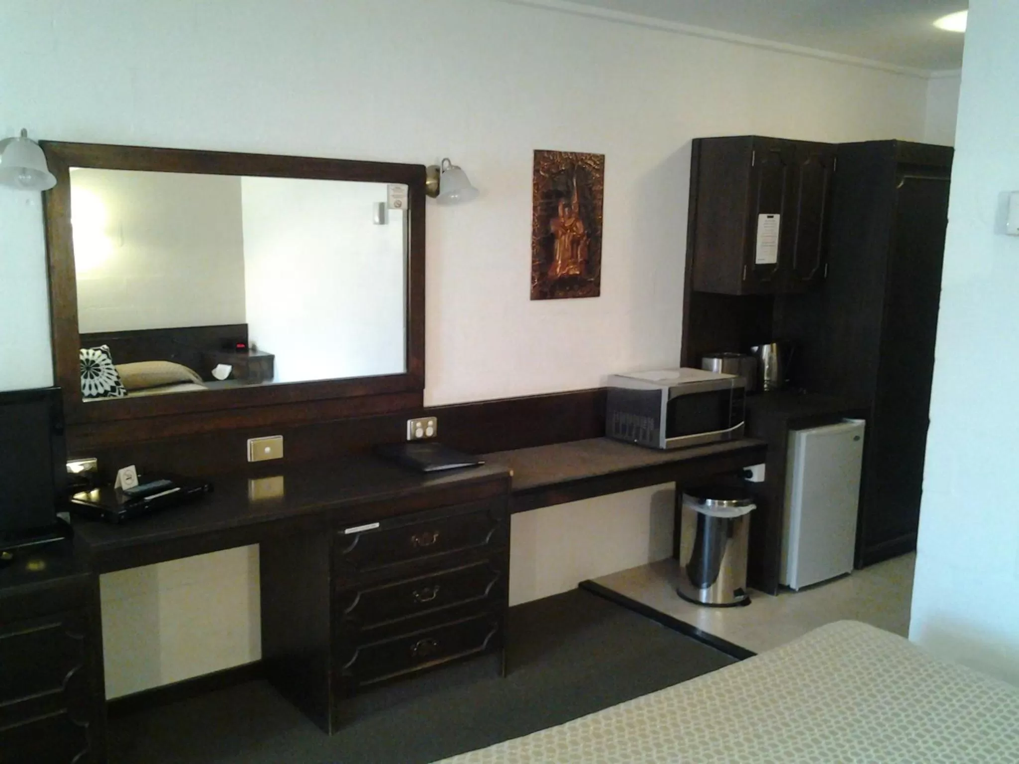 Kitchen or kitchenette in West Coaster Motel