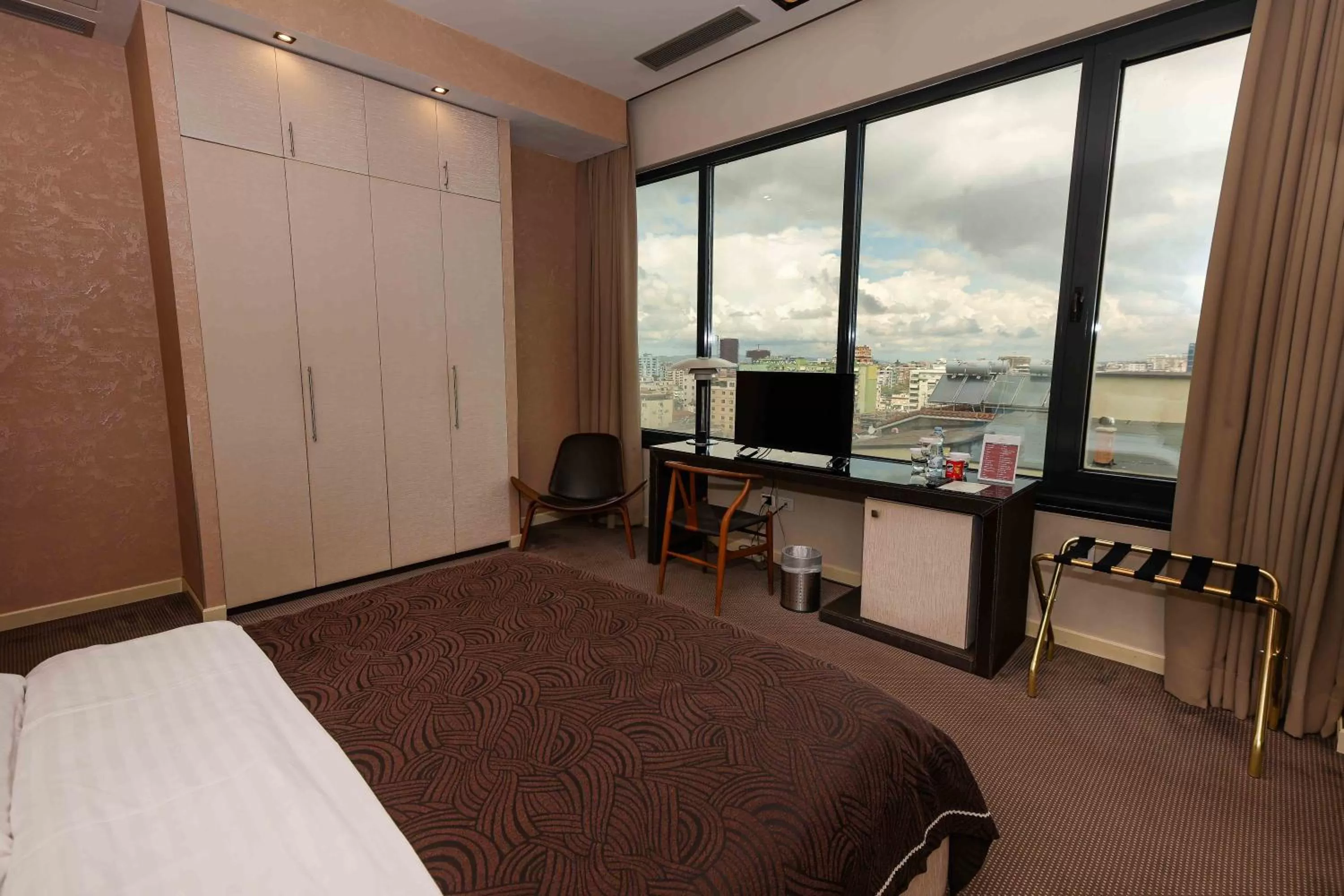 Photo of the whole room, Bed in La Bohème Hotel