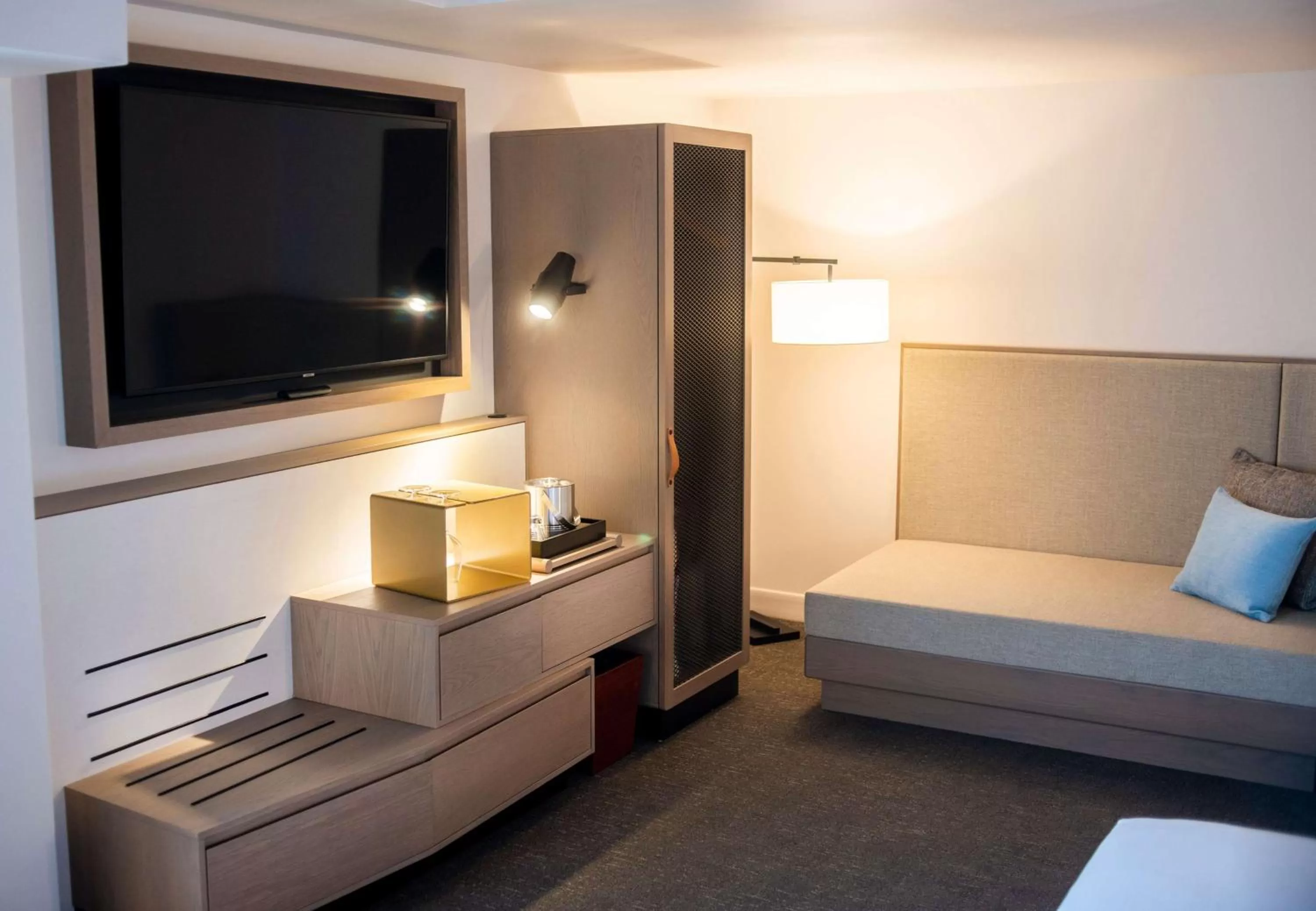 Bedroom, Bed in DoubleTree by Hilton St. John's Harbourview