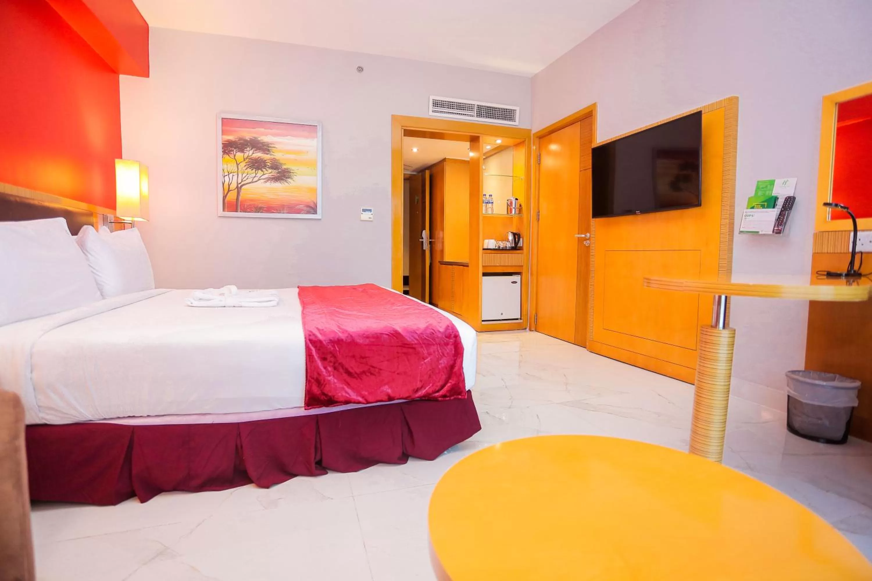 Photo of the whole room, Bed in Holiday Inn Dar Es Salaam by IHG