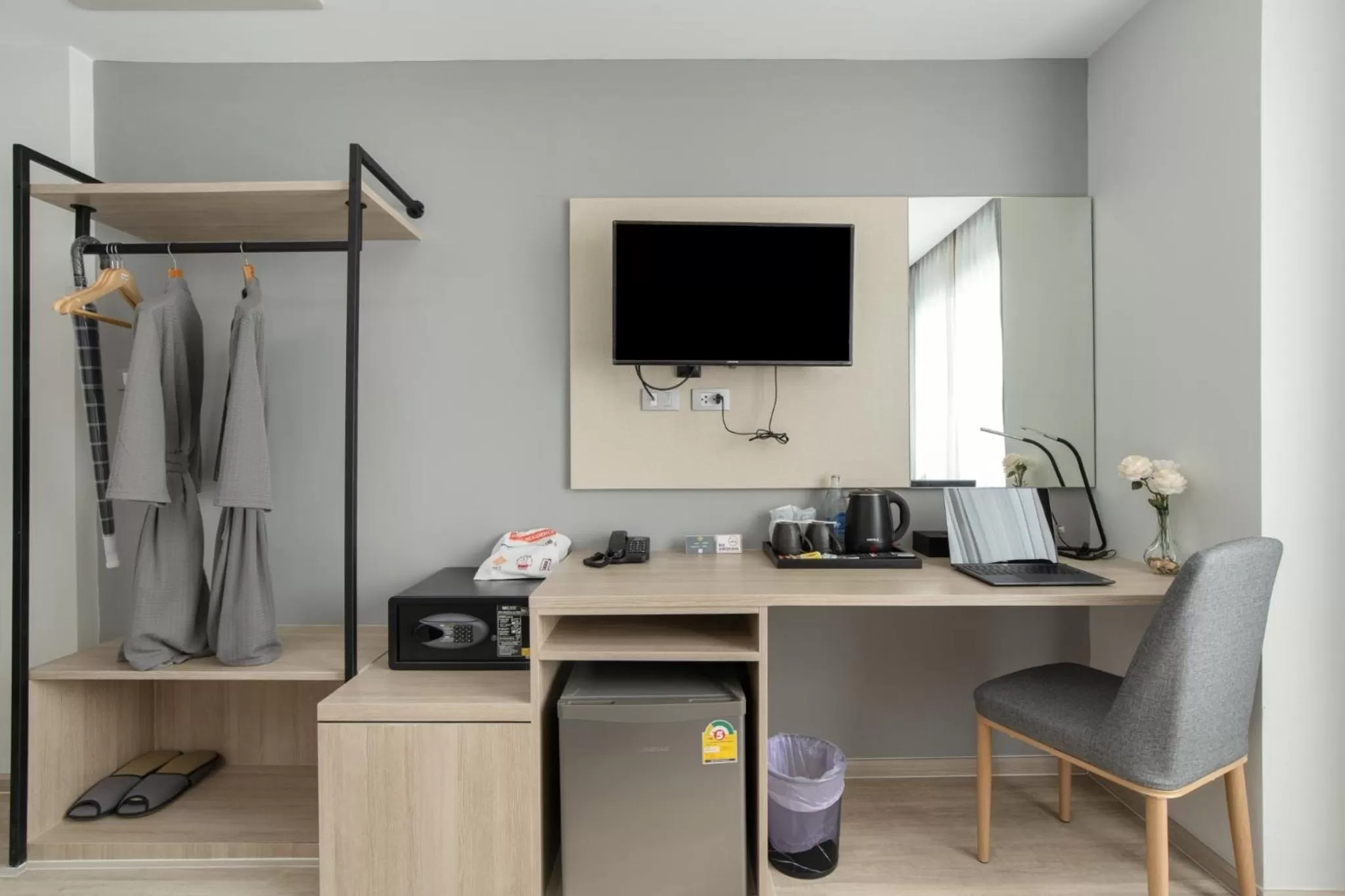 Coffee/tea facilities in The Riski Hotel at Bangphlat Station SHA