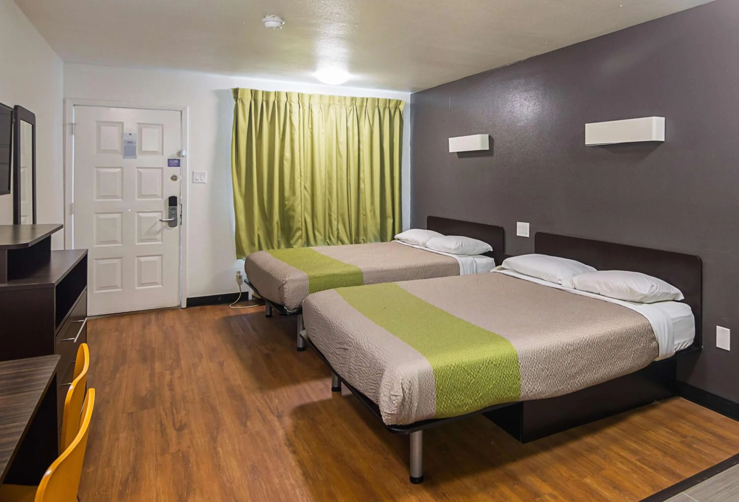 Photo of the whole room, Bed in Studio 6-Tyler, TX