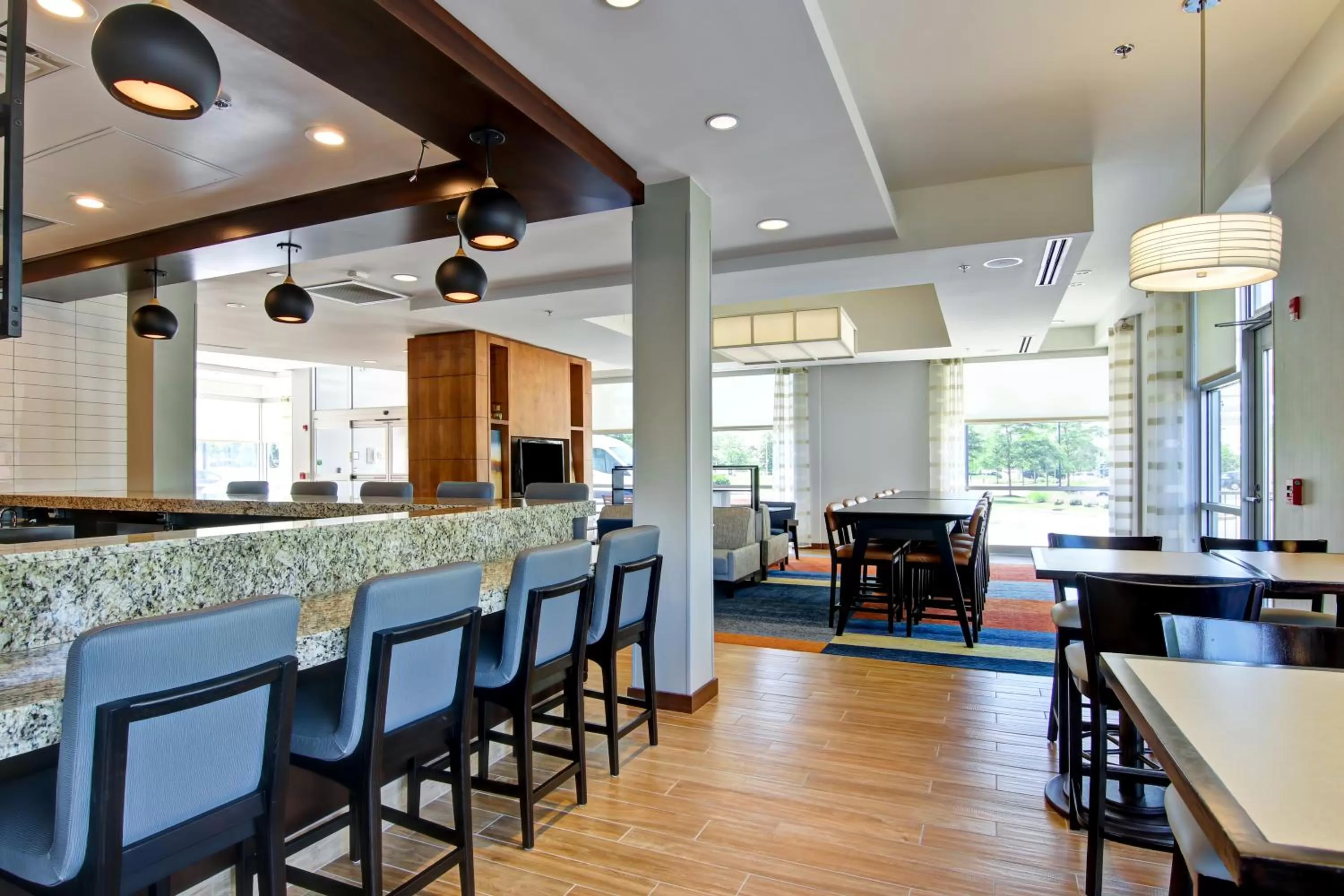 Restaurant/places to eat in Hyatt House Naperville/Warrenville