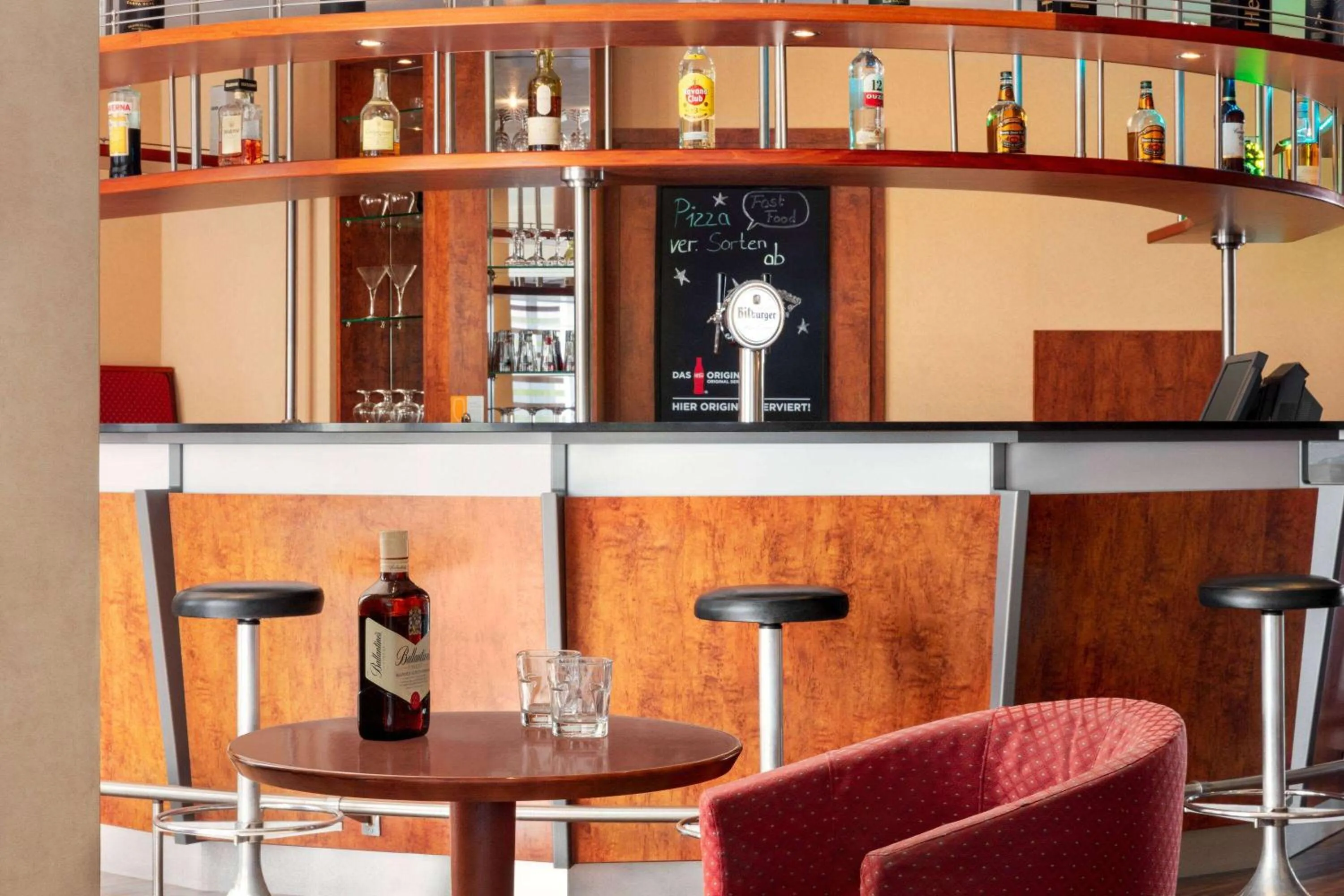 Lounge or bar in Amedia Frankfurt Russelsheim Trademark Collection by Wyndham