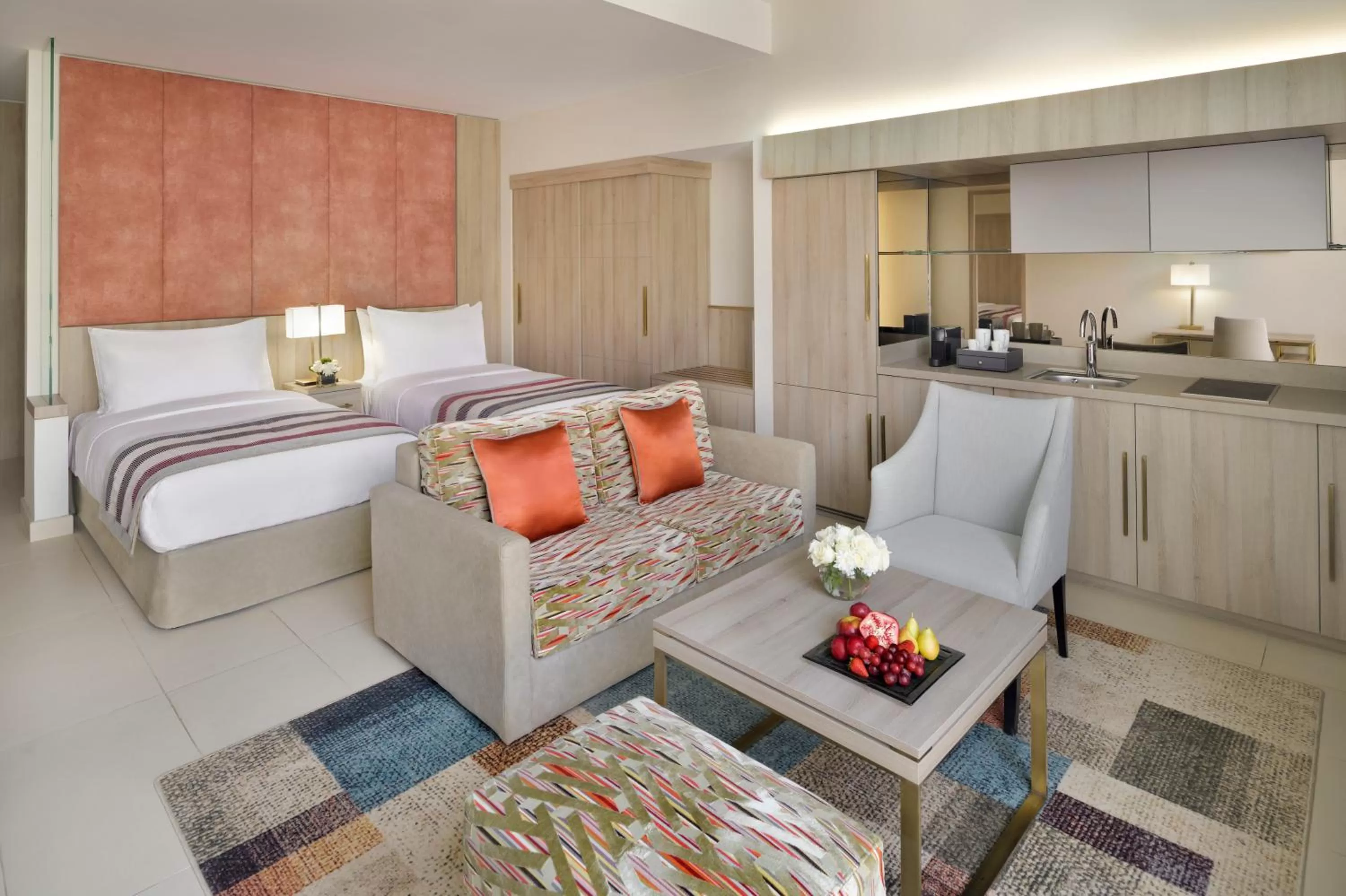 Kitchen or kitchenette, Bed in Mövenpick Hotel Tahlia Jeddah