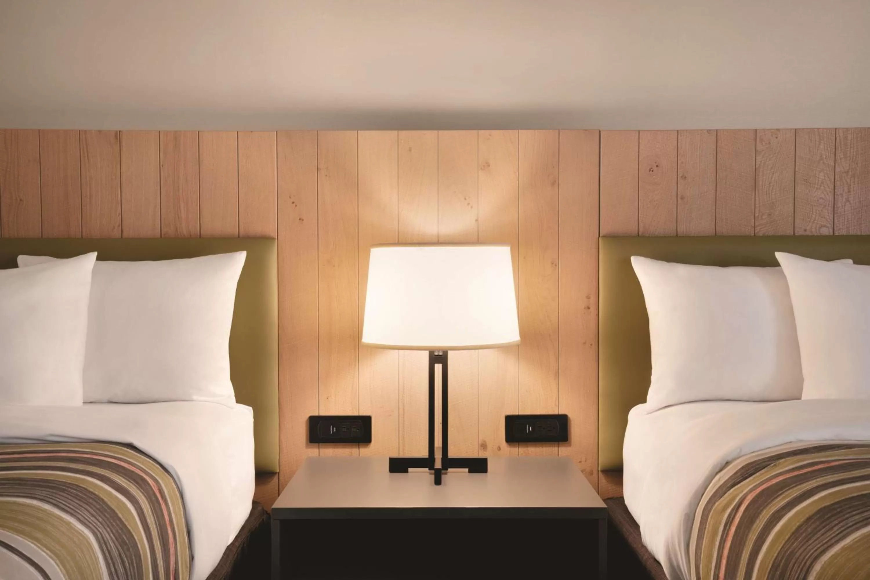 Bedroom, Bed in Comfort Inn & Suites Liverpool - Syracuse North