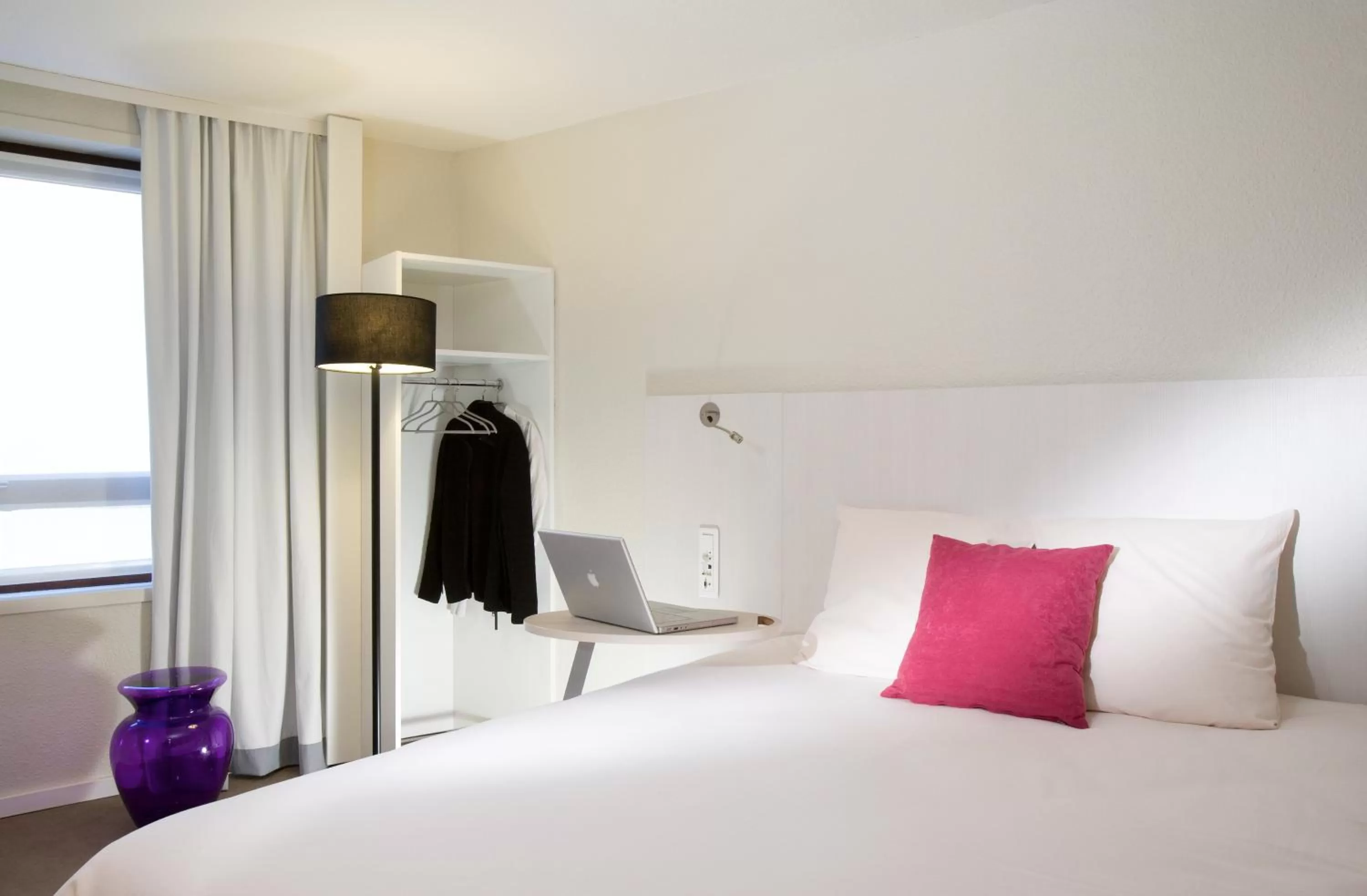 Bedroom, Bed in ibis Styles Lille Centre Gare Beffroi