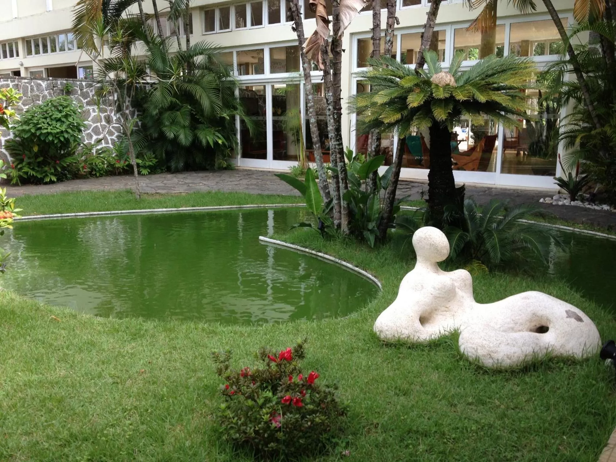 Garden, Swimming Pool in Hotel Cataguases