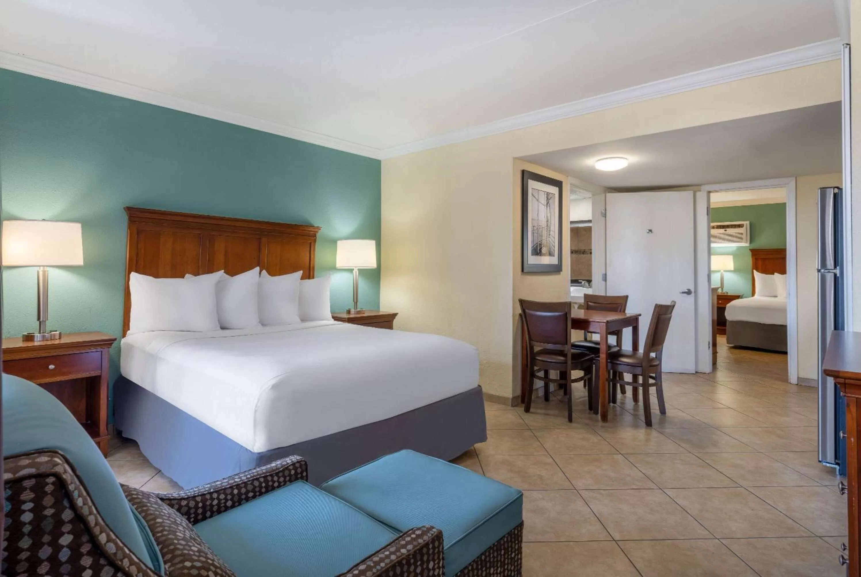 Photo of the whole room, Bed in The Sandbar Hotel, Trademark Collection by Wyndham