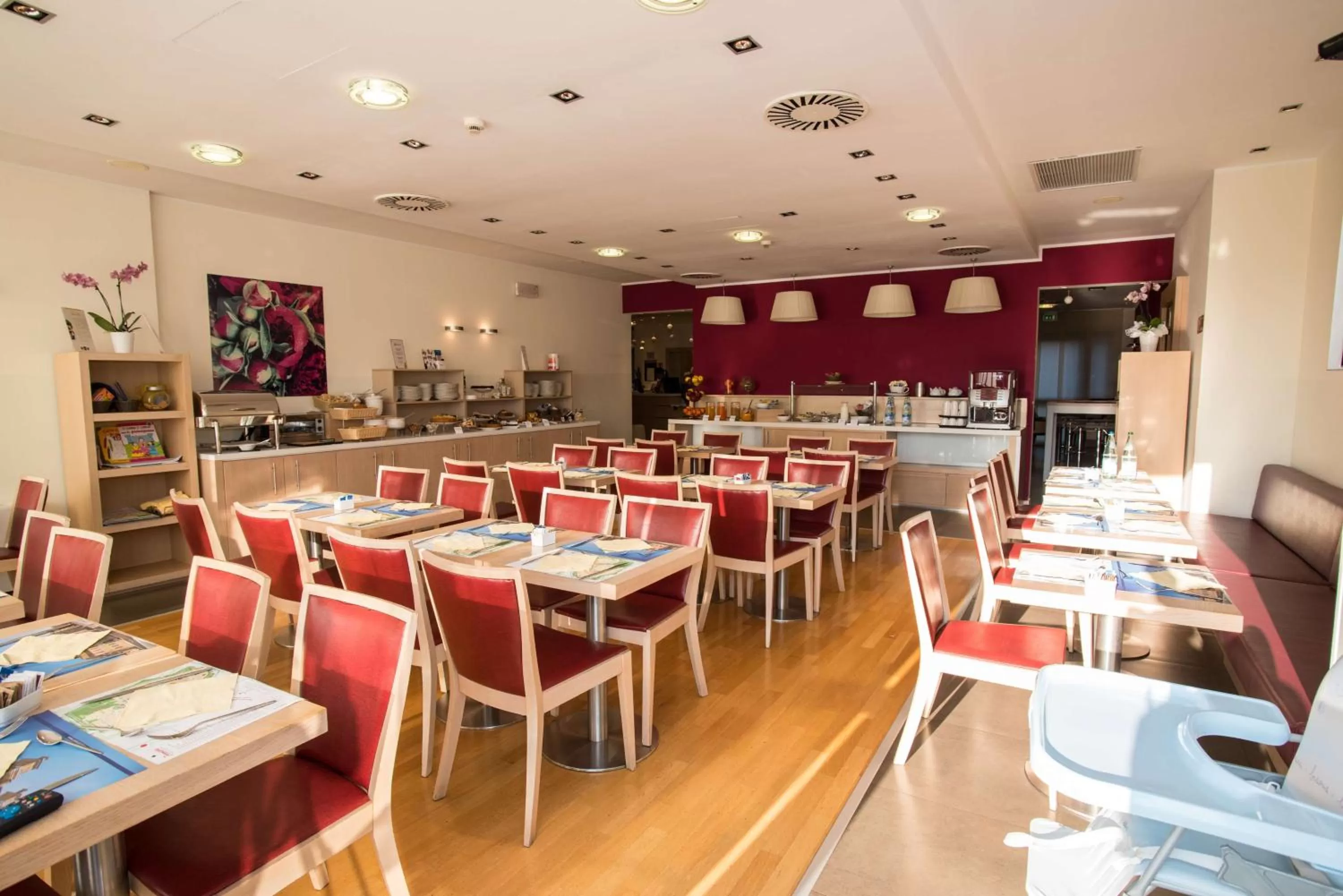 Restaurant/places to eat in Best Western Palace Inn Hotel