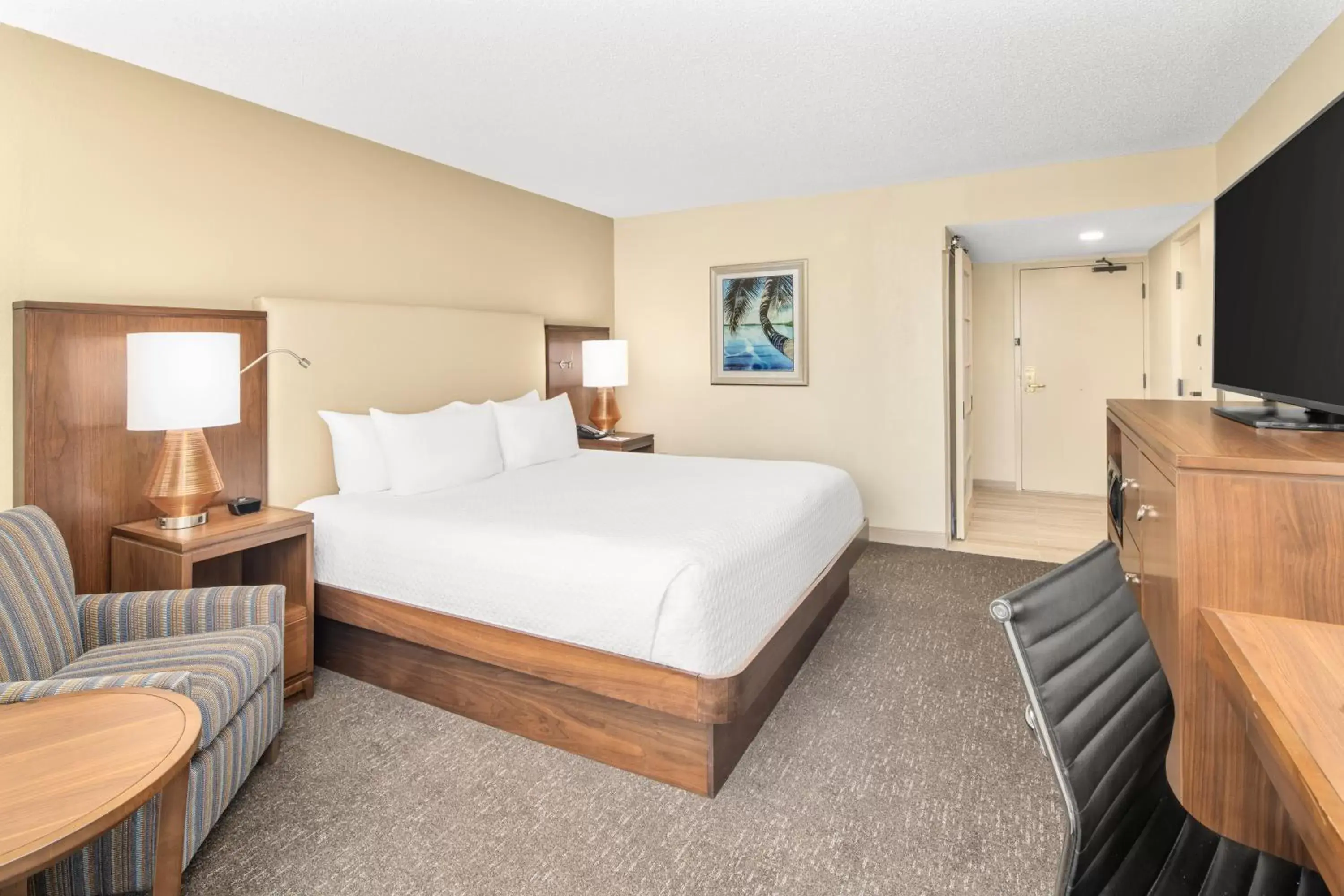 King Room with Hearing Accessible Roll In Shower - Non-Smoking in Crowne Plaza Hotel Fort Myers at Bell Tower Shops, an IHG Hotel King Room with Hearing Accessible Roll In Shower - Non-Smoking in Crowne Plaza Hotel Fort Myers at Bell Tower Shops, an IHG Hotel