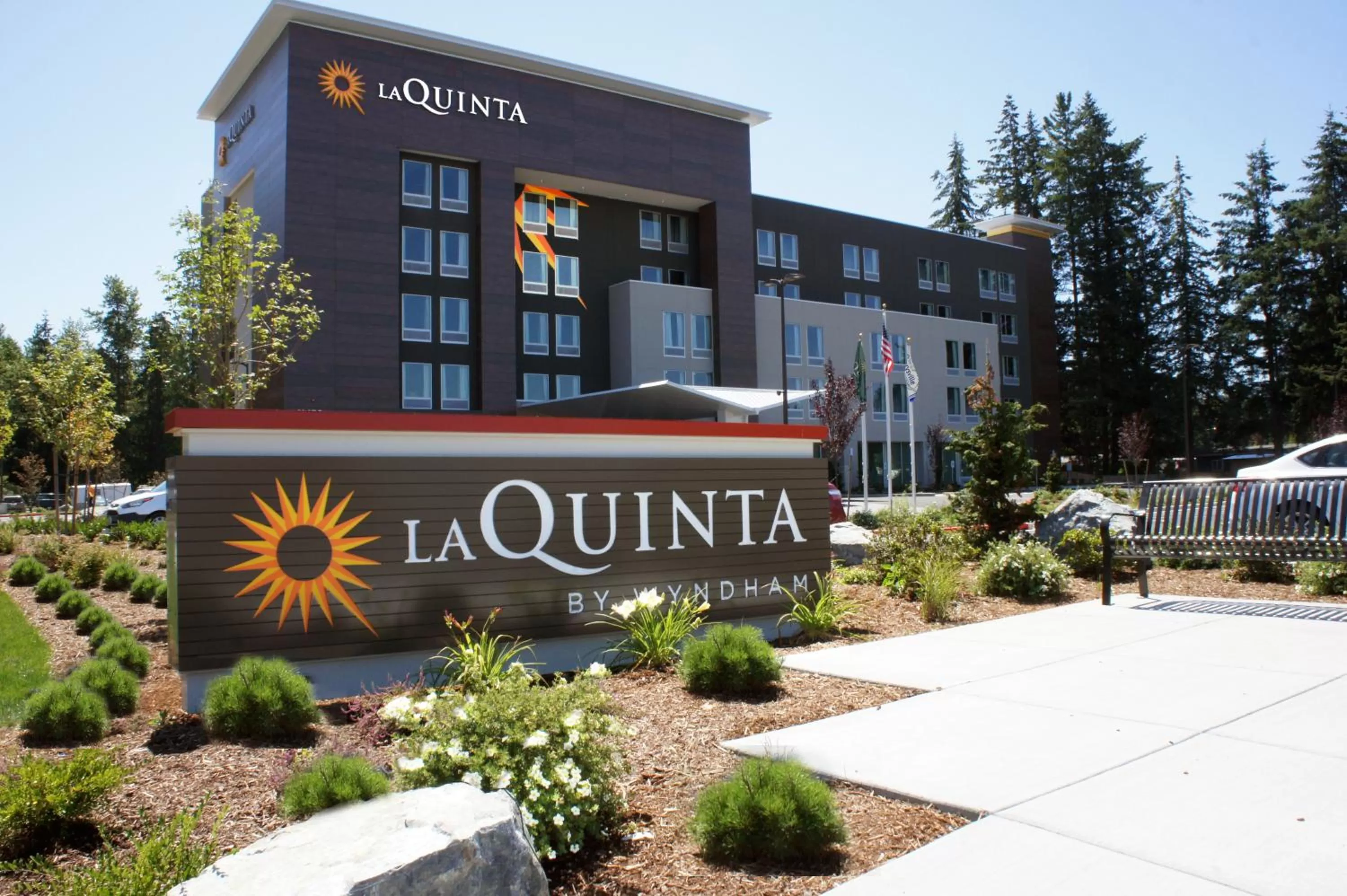 Facade/entrance in La Quinta Inn & Suites by Wyndham Marysville