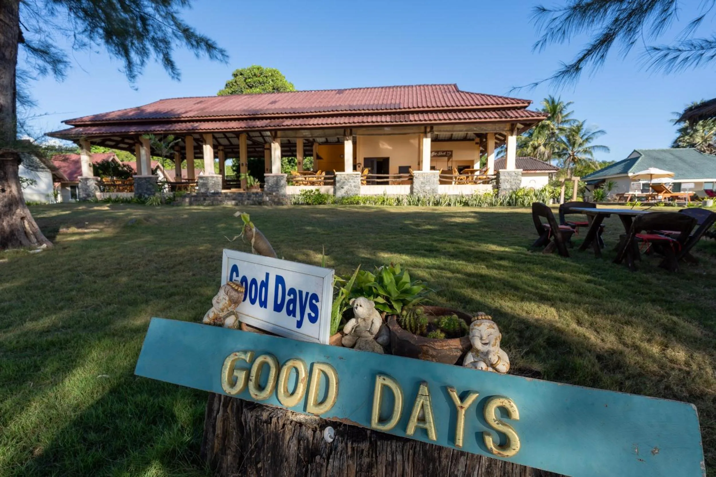 Restaurant/places to eat in Gooddays Lanta Beach Resort SHA