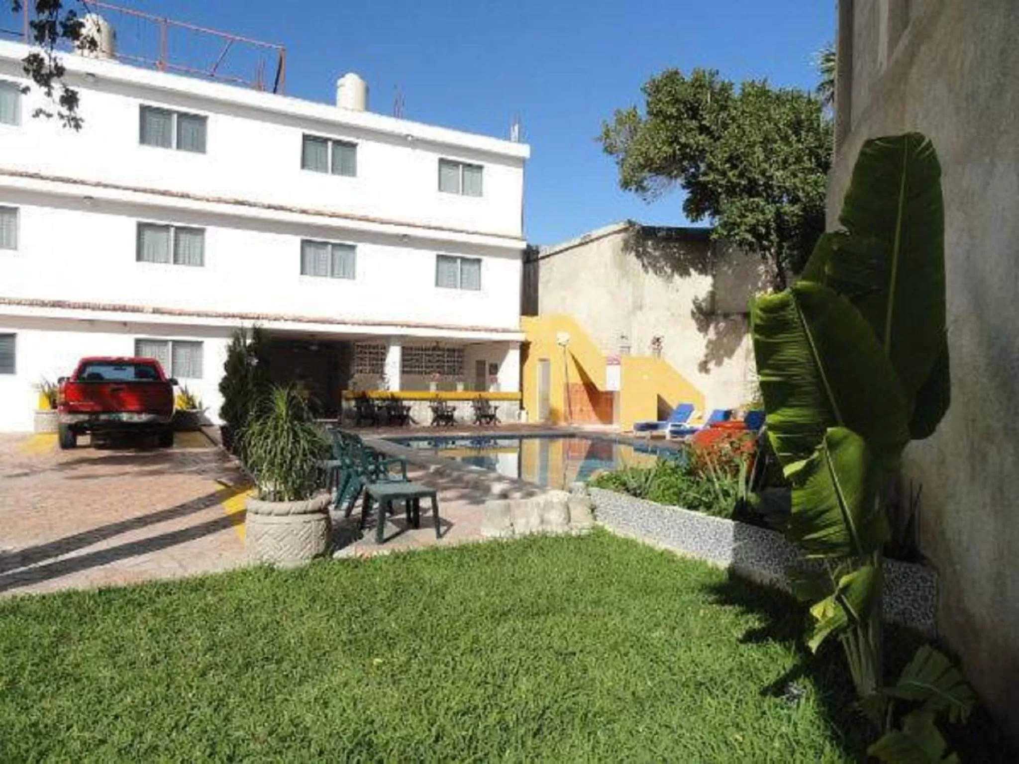 Pool view in Hotel Las Dalias Inn