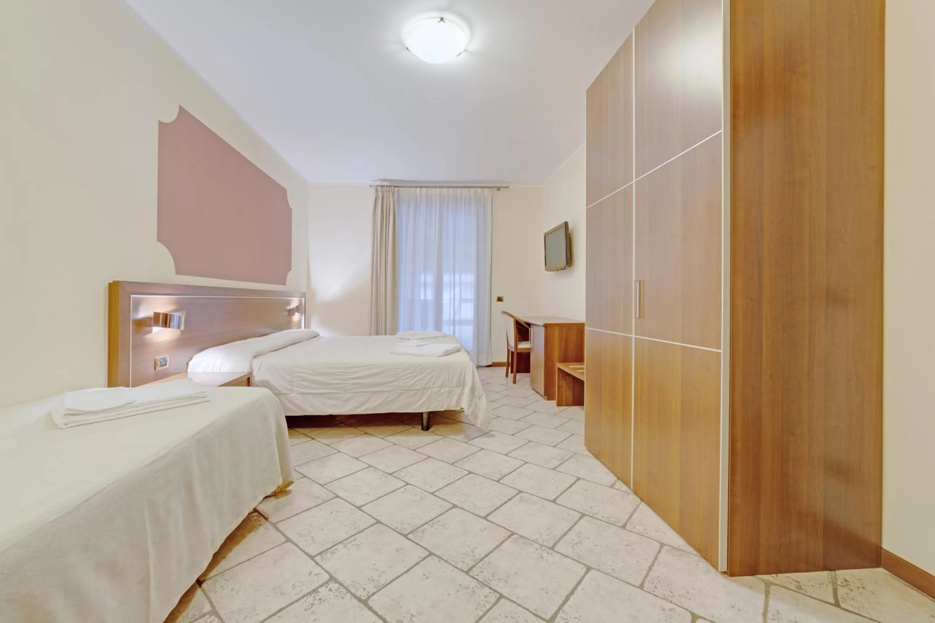 Bed in Hotel Grotto Bagat