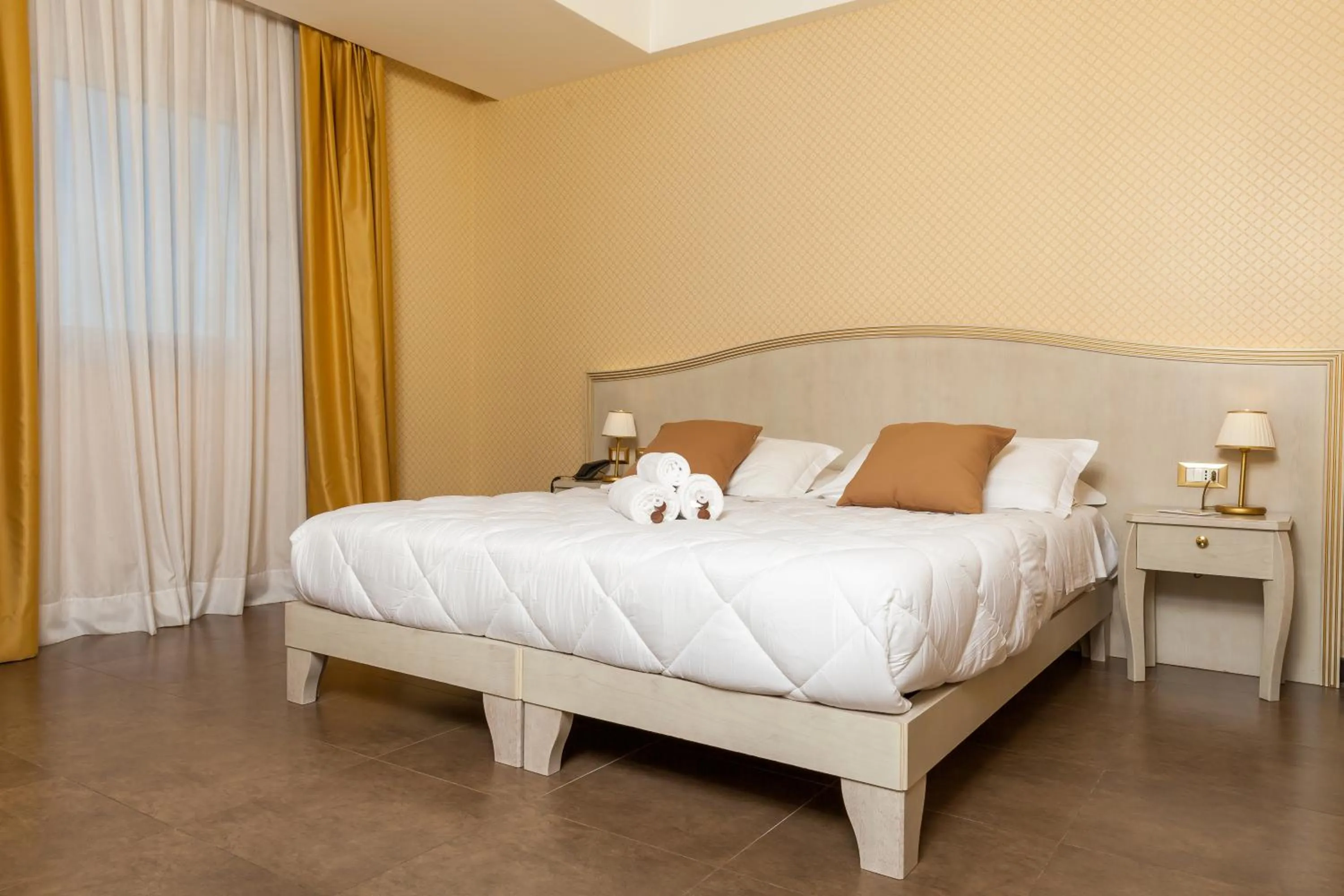 Comfort Double Room with Bath Tub in Modica Palace Hotel