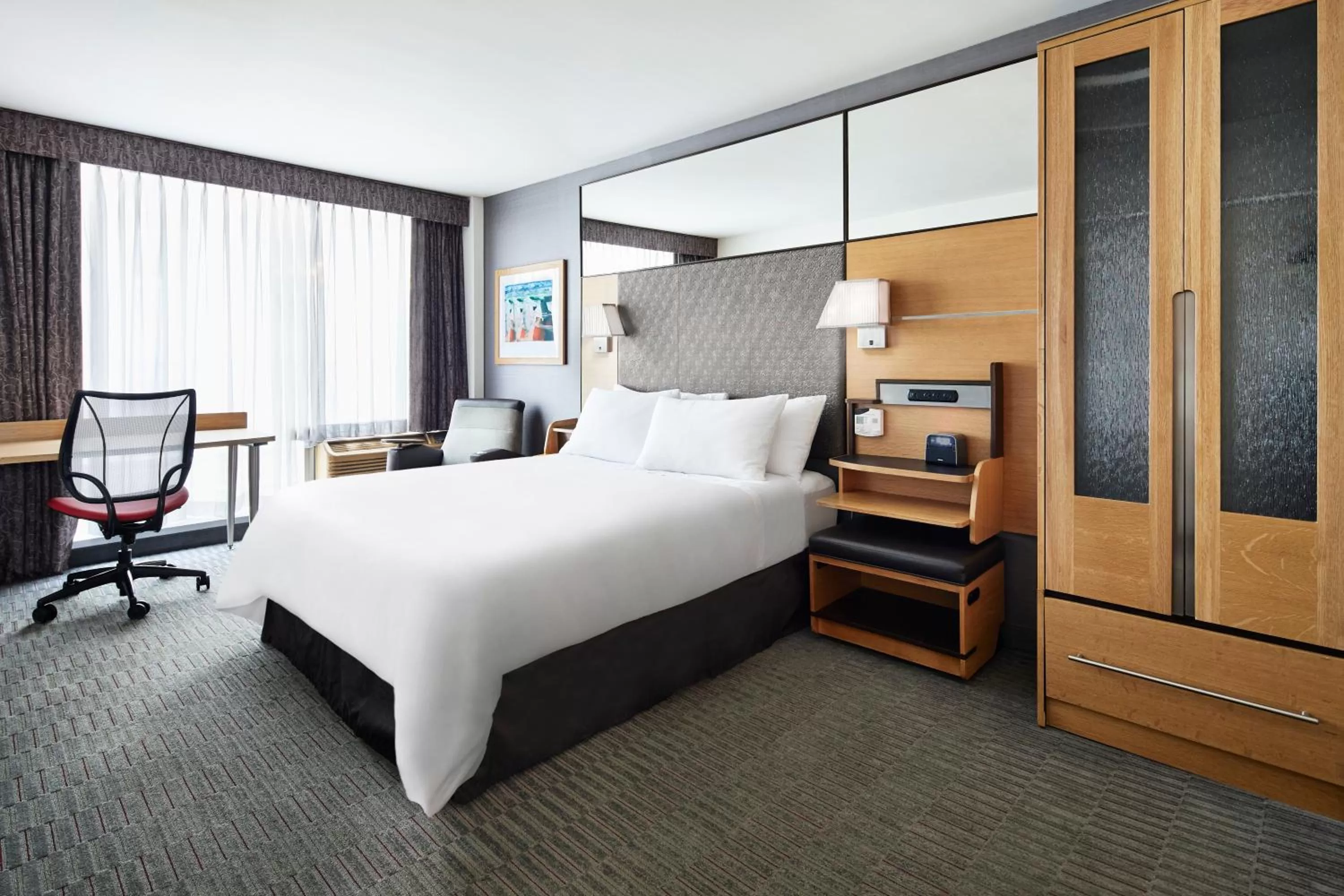 Photo of the whole room, Bed in The Jewel Hotel, New York