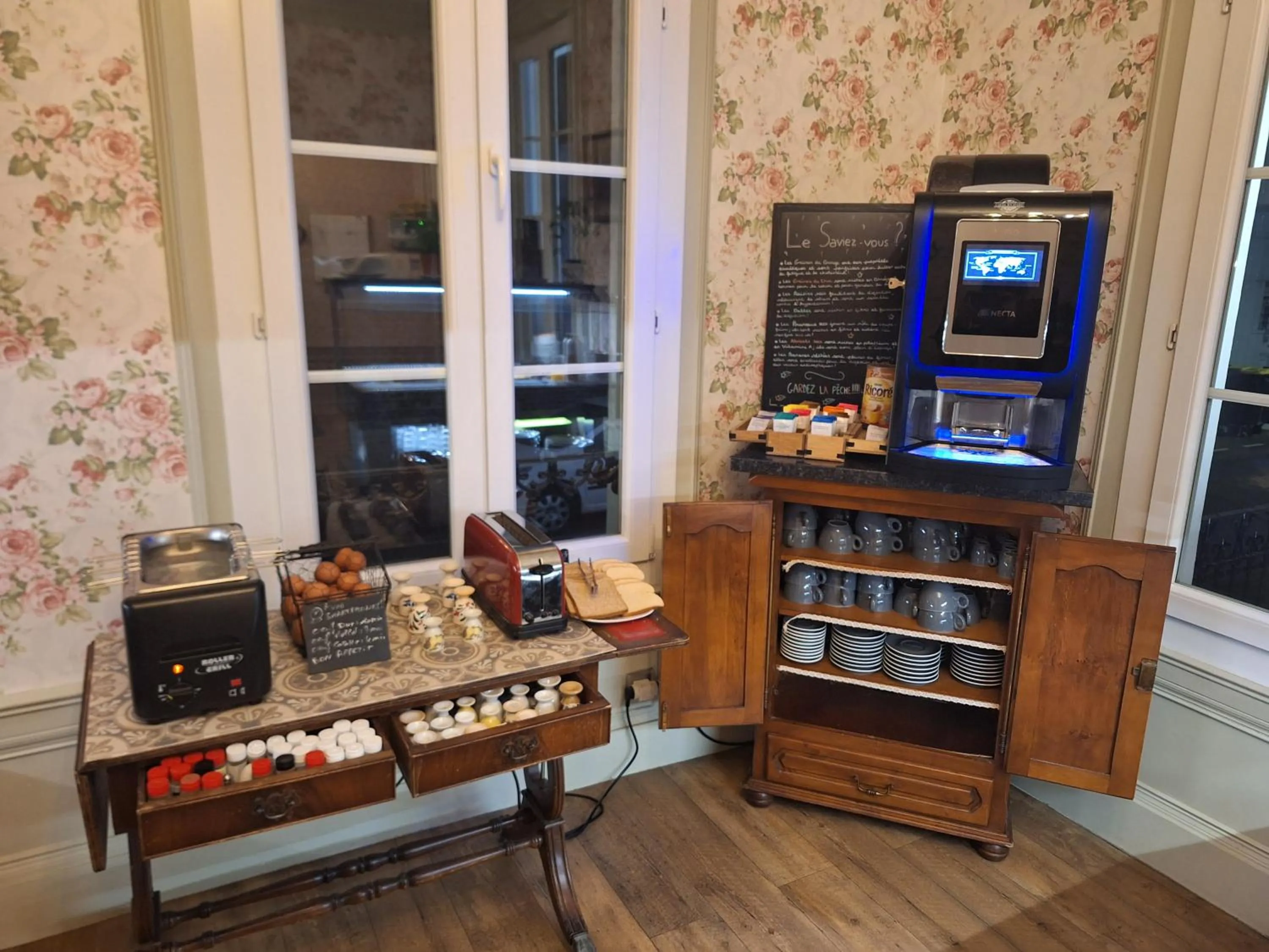 Breakfast in Hotel de Charme La Bonne Adresse - Logis hotels