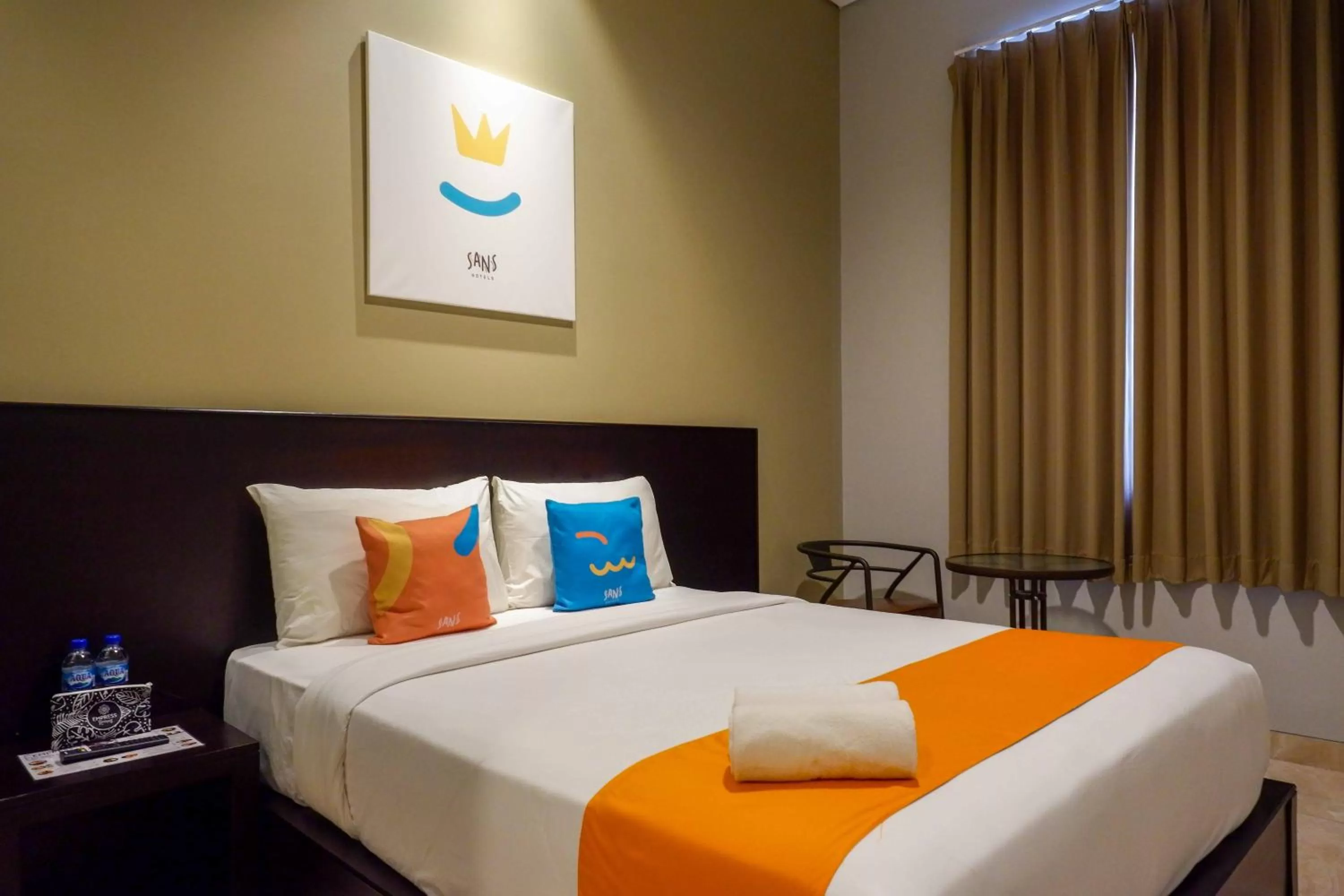 Bedroom, Bed in Sans Hotel Empress Simpang Lima