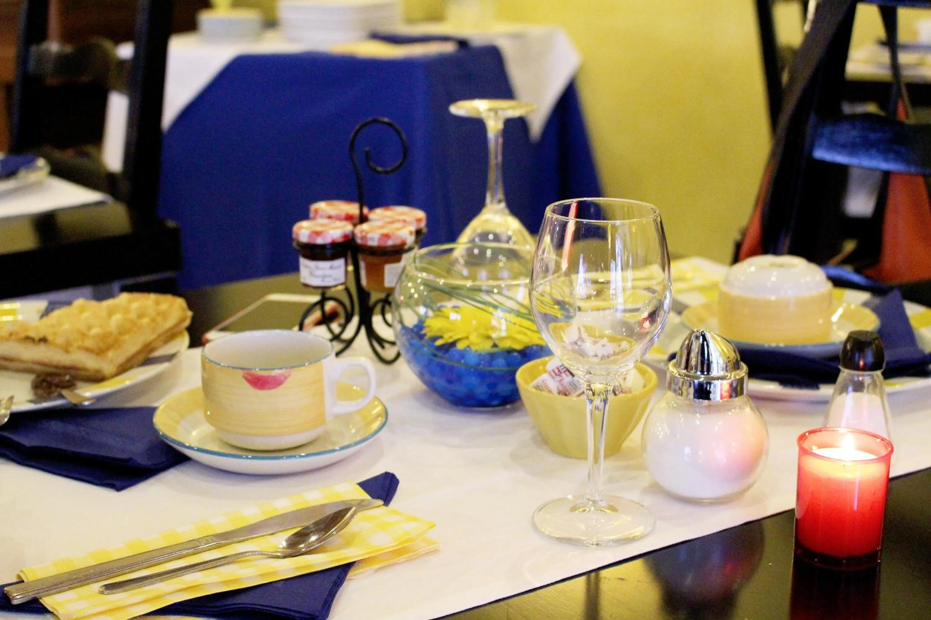 Breakfast in Les Reflets Jaunes