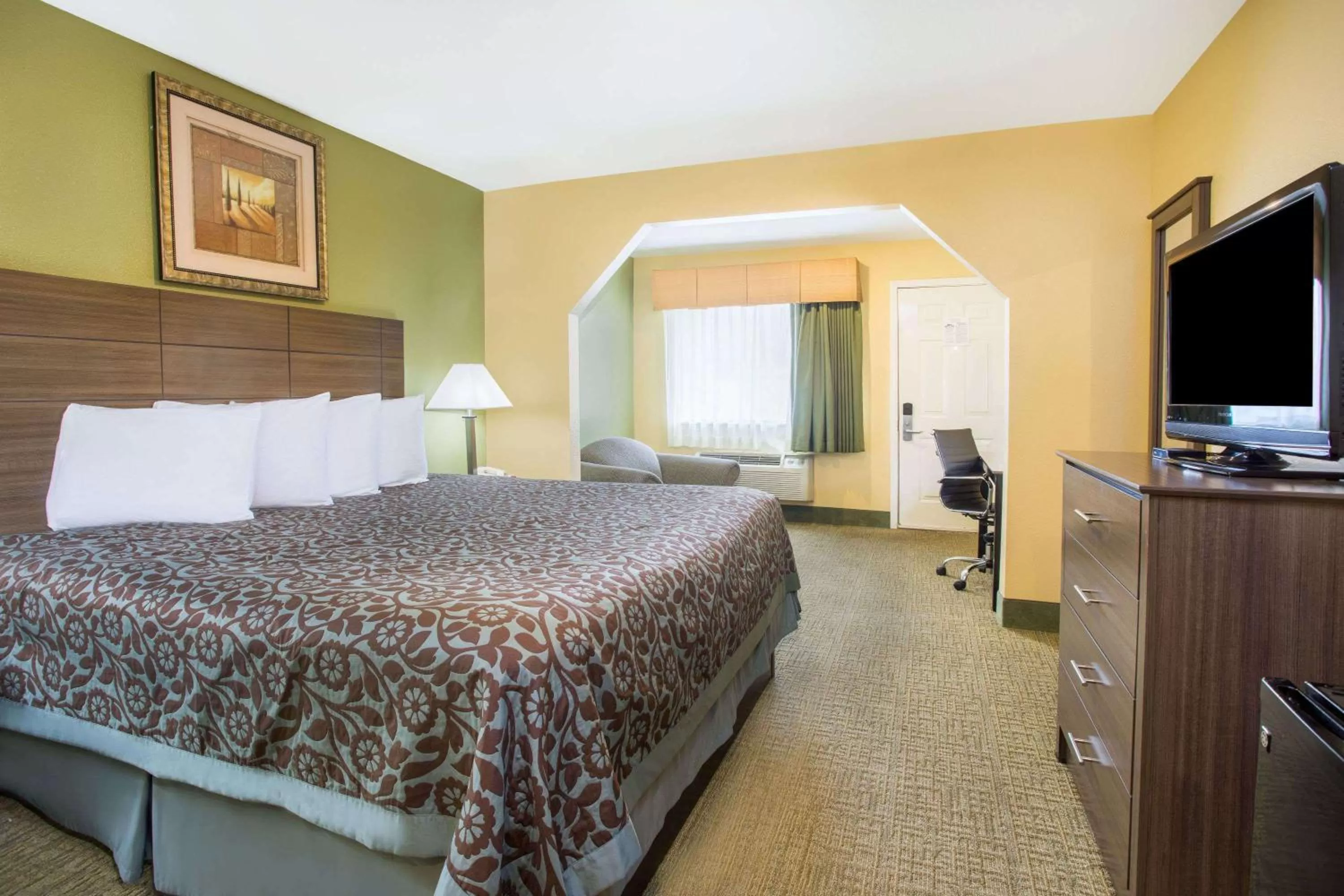 Photo of the whole room, Bed in Days Inn by Wyndham Abbeville