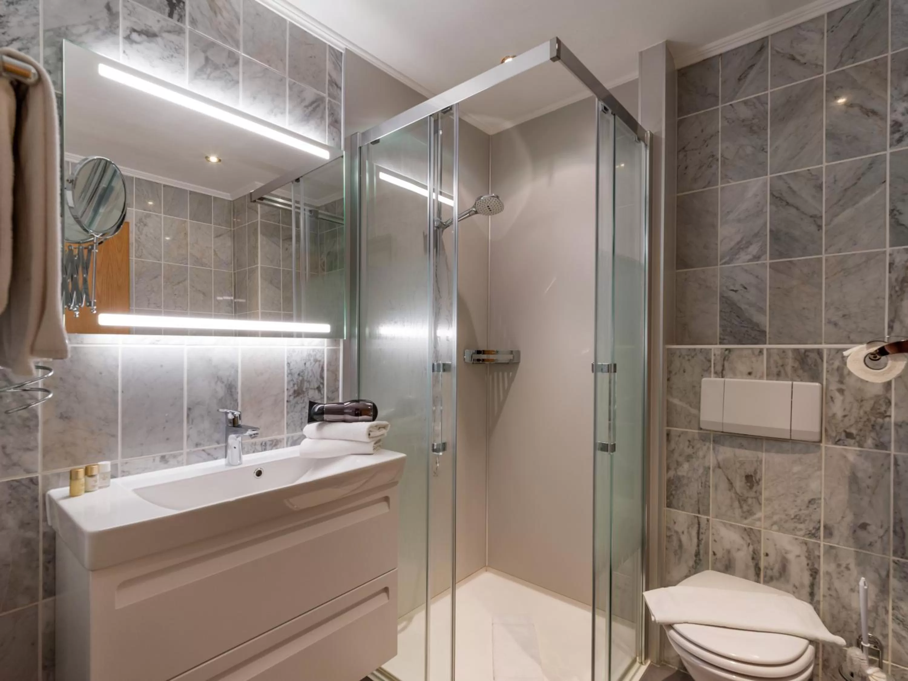 Bathroom in Apparthotel Tom Sojer