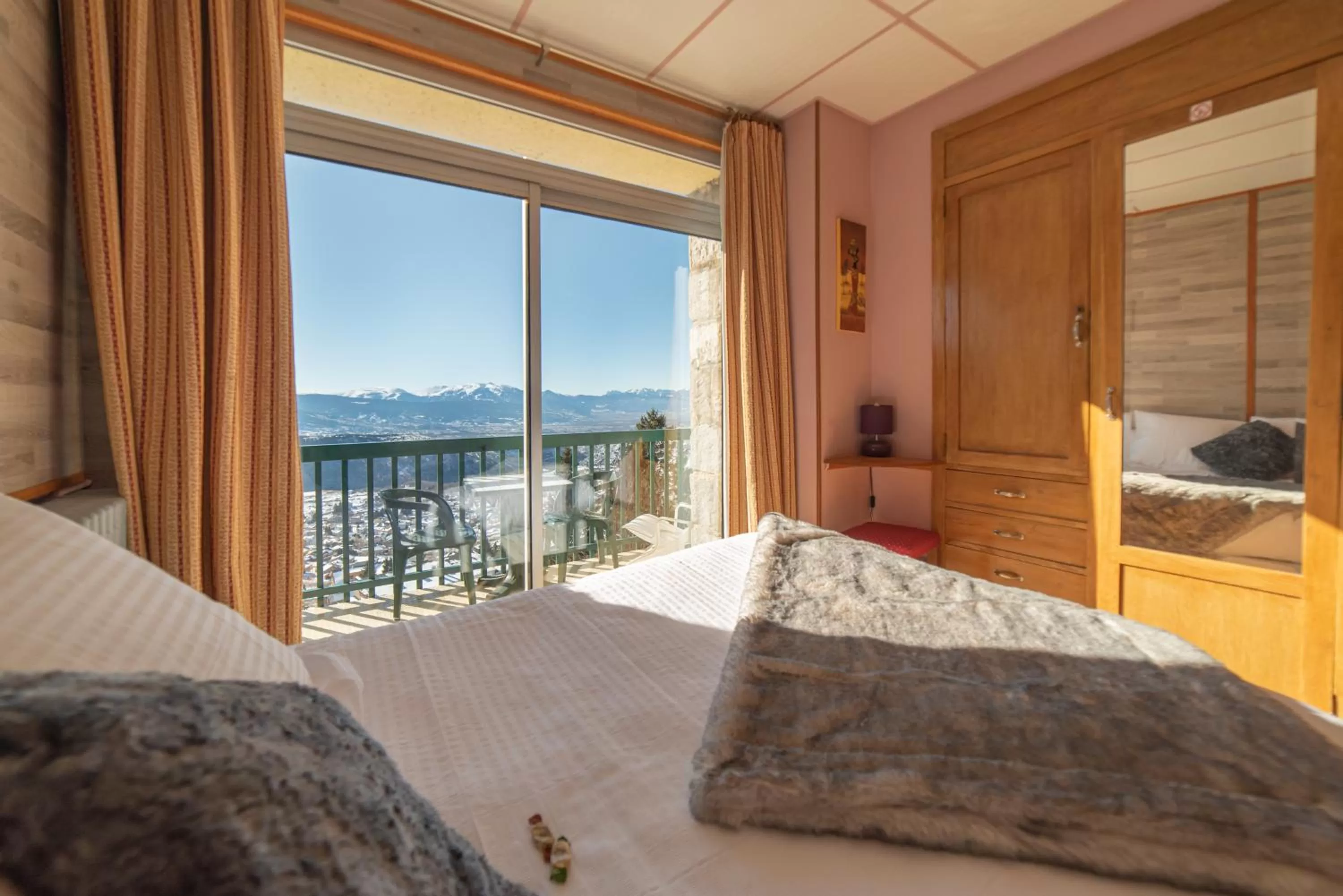 Bedroom, Bed in Hotel des Pyrénées