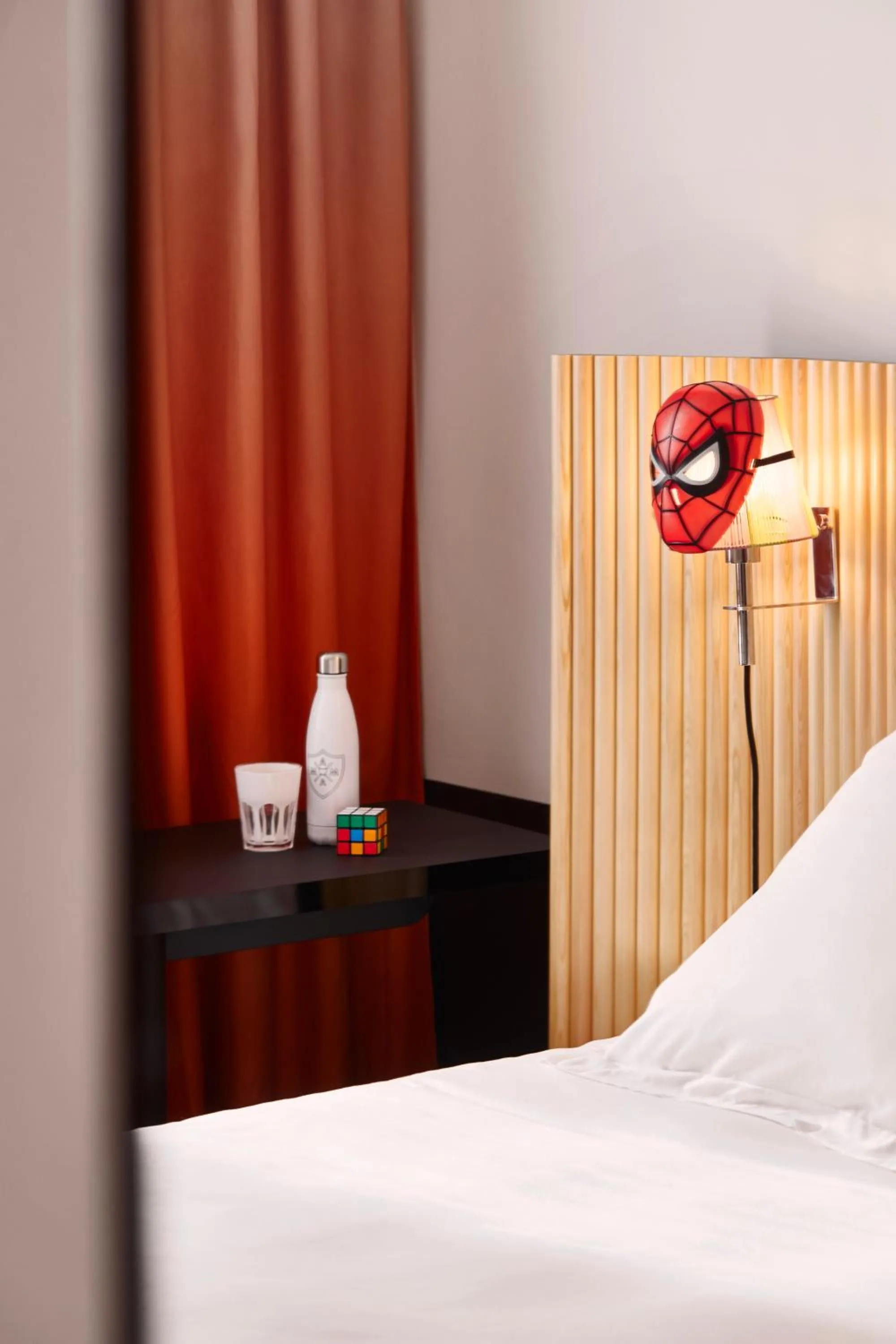 Bed in Mama Shelter Paris La Défense