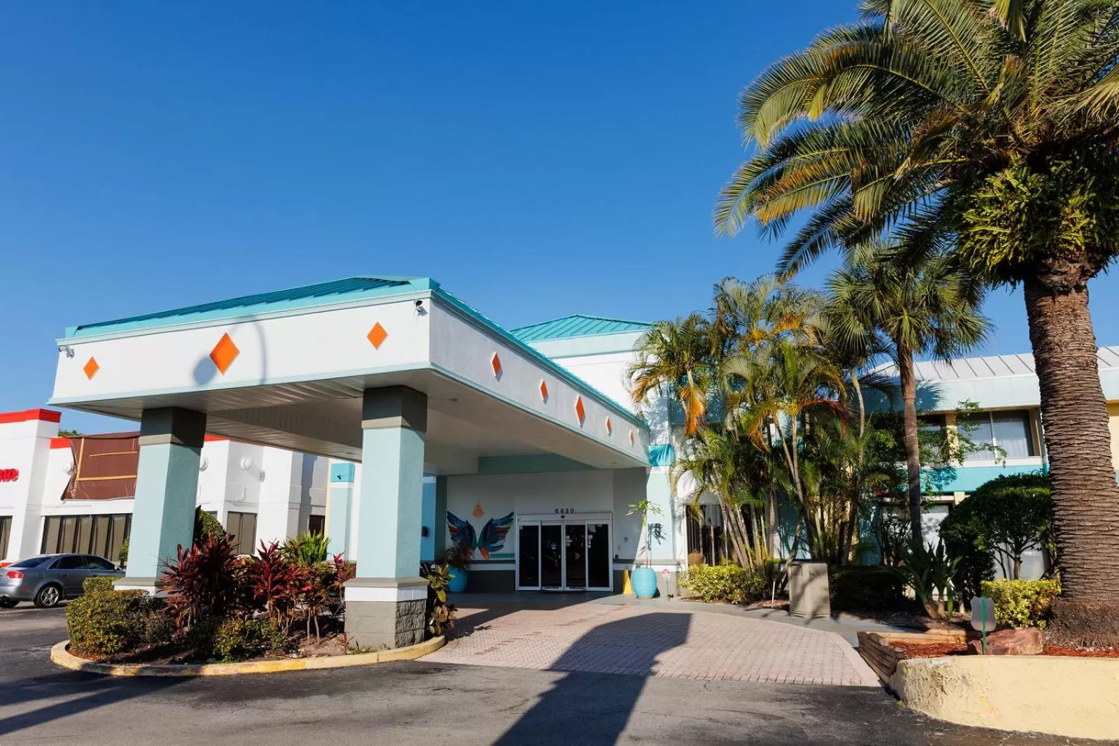 Property building in Garnet Inn & Suites, Orlando