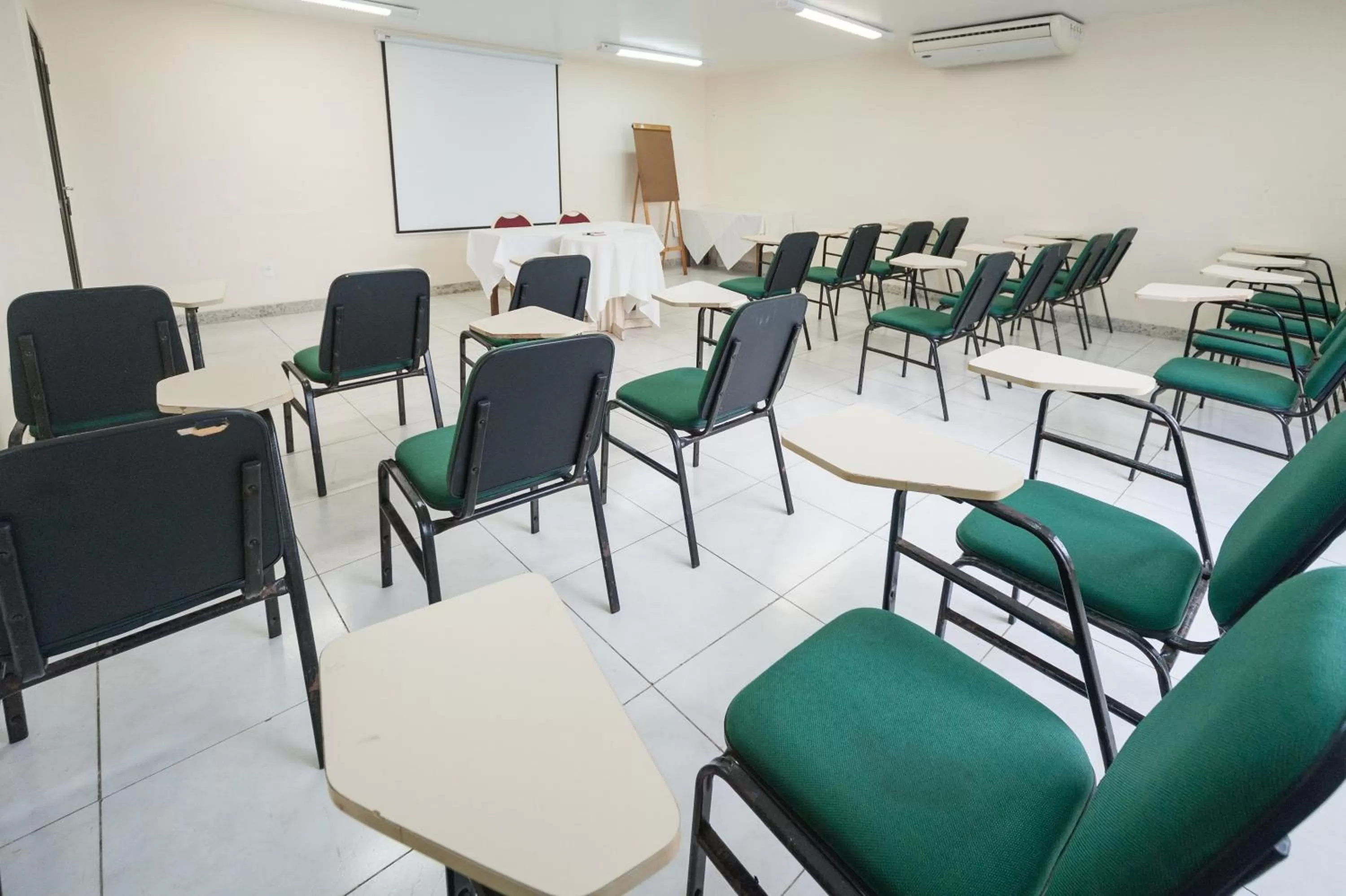 Meeting/conference room in Hotel Golden Park Salvador By Nacional Inn