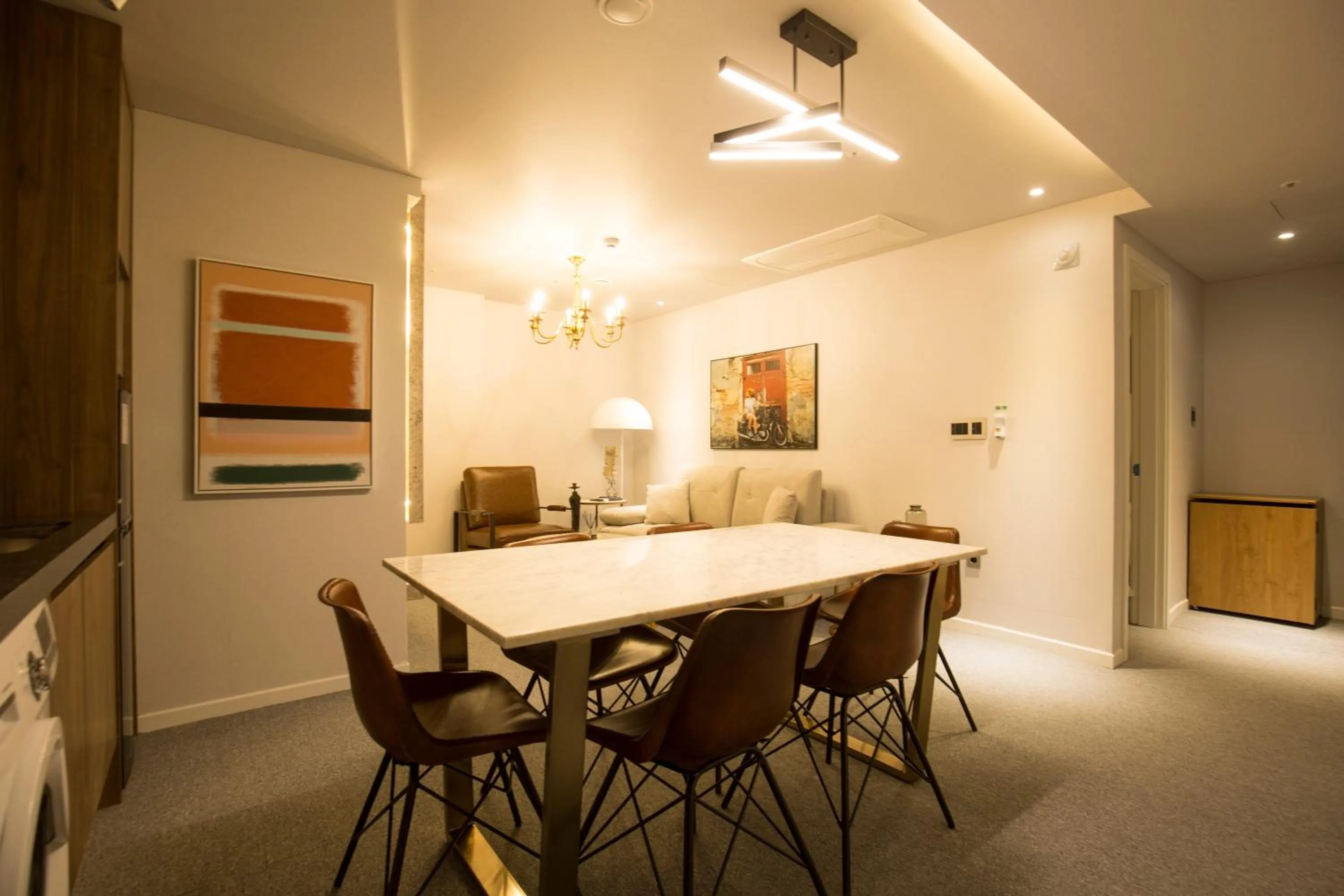 Dining Area in UH Suite The Jongno